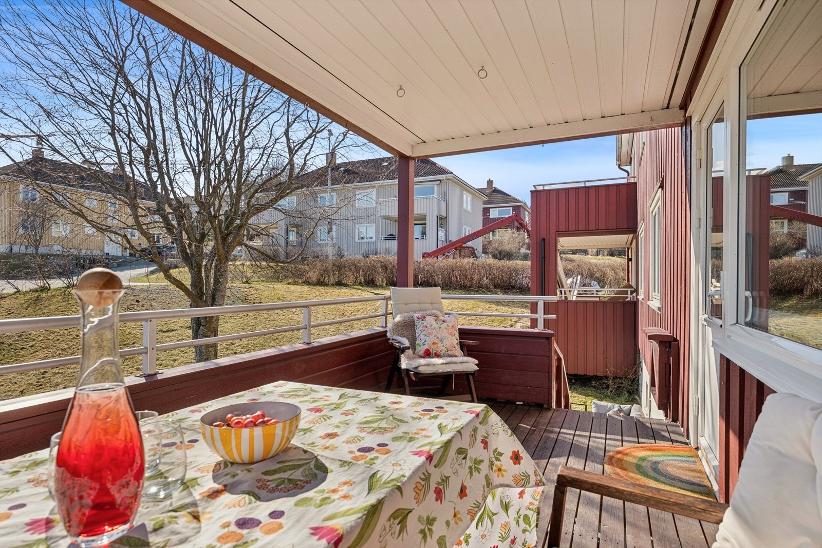 Herlig veranda med gode solforhold. Galleribilde