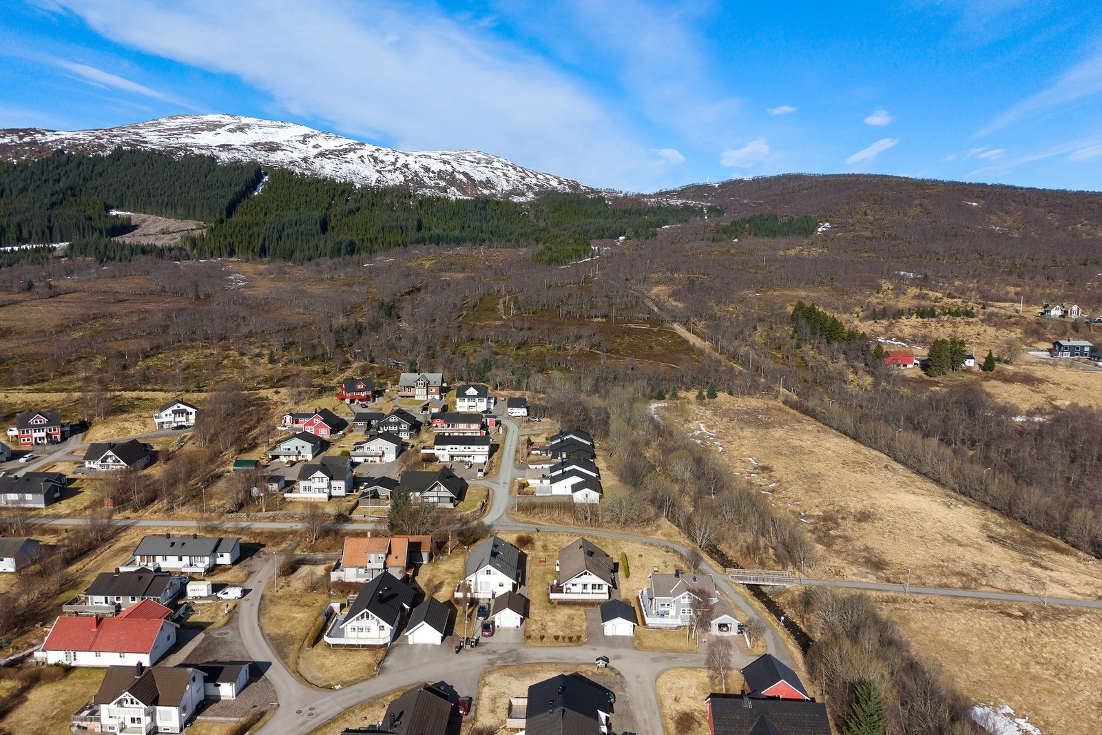 Kort vei til flotte turområder, sommer som vinter. Galleribilde