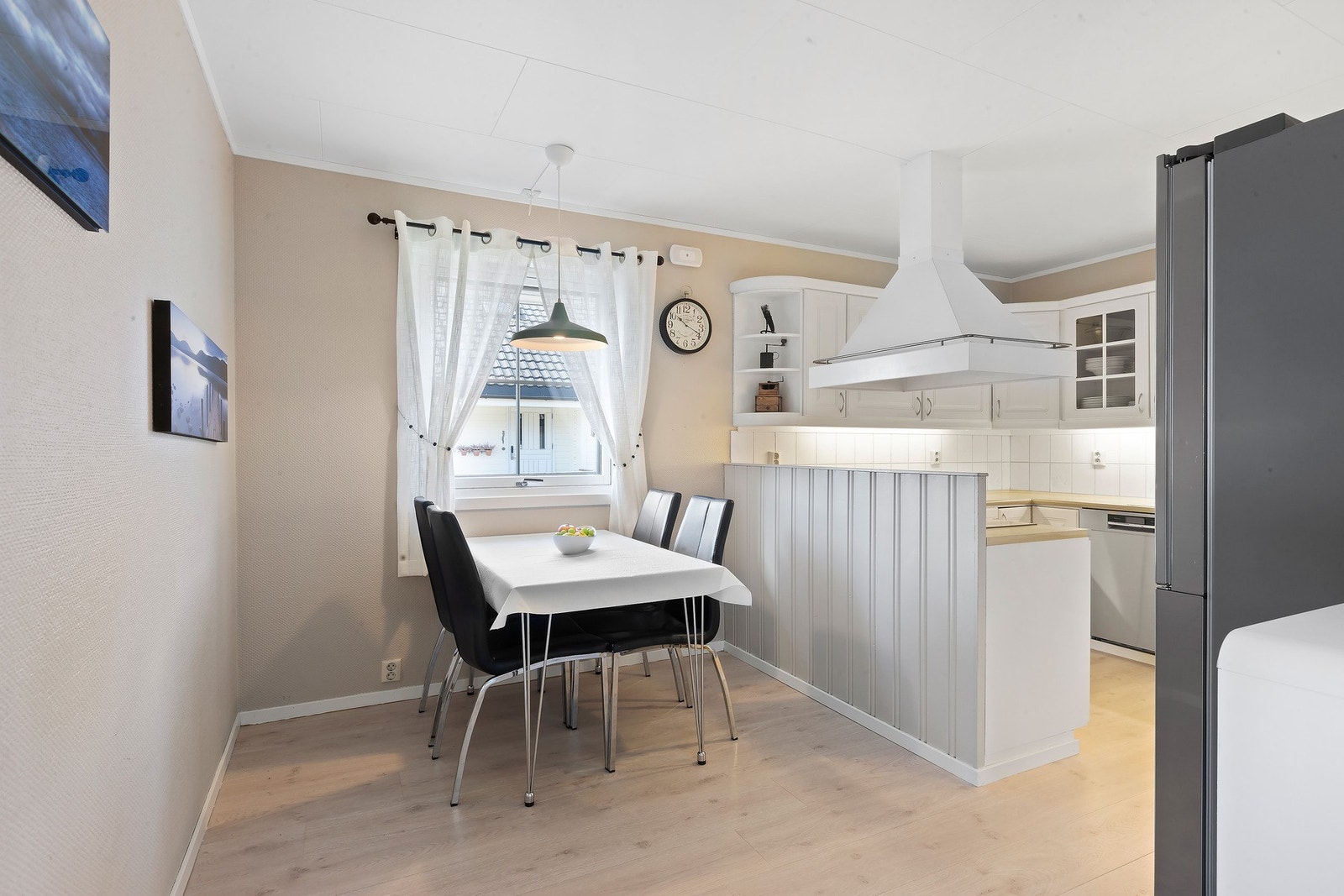 Kjøkken er adskilt fra stue. Galleribilde
