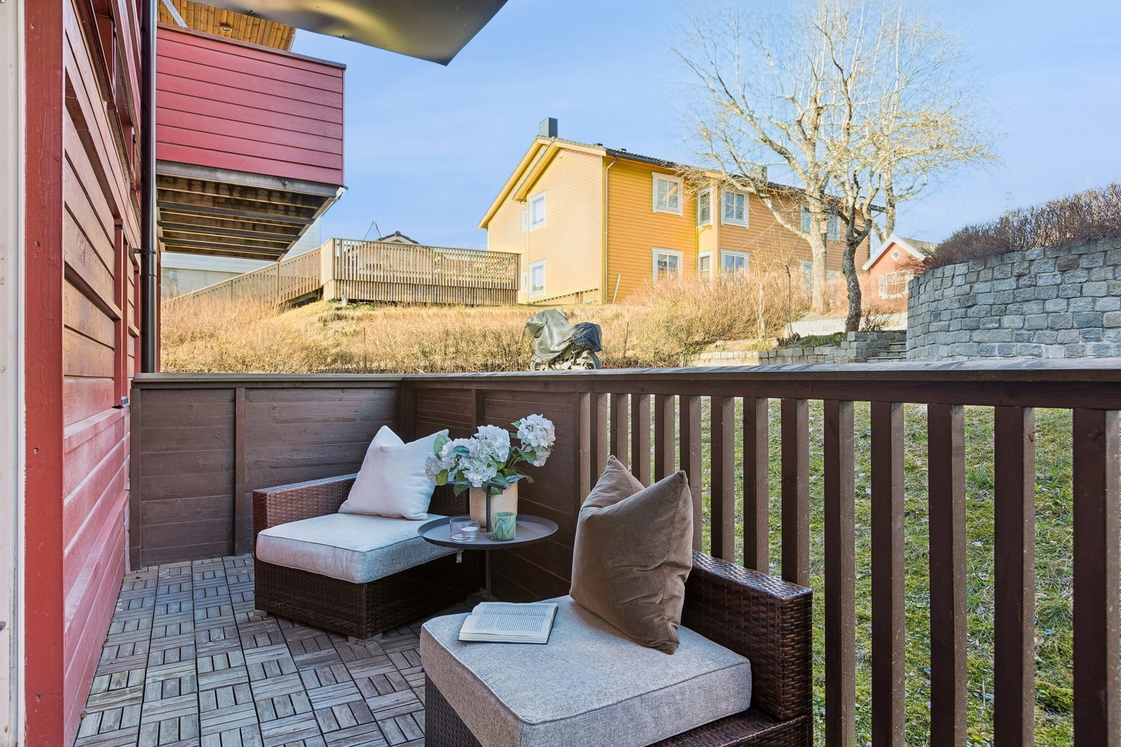 Privat balkong med gode solforhold på ettermiddagstid. Galleribilde