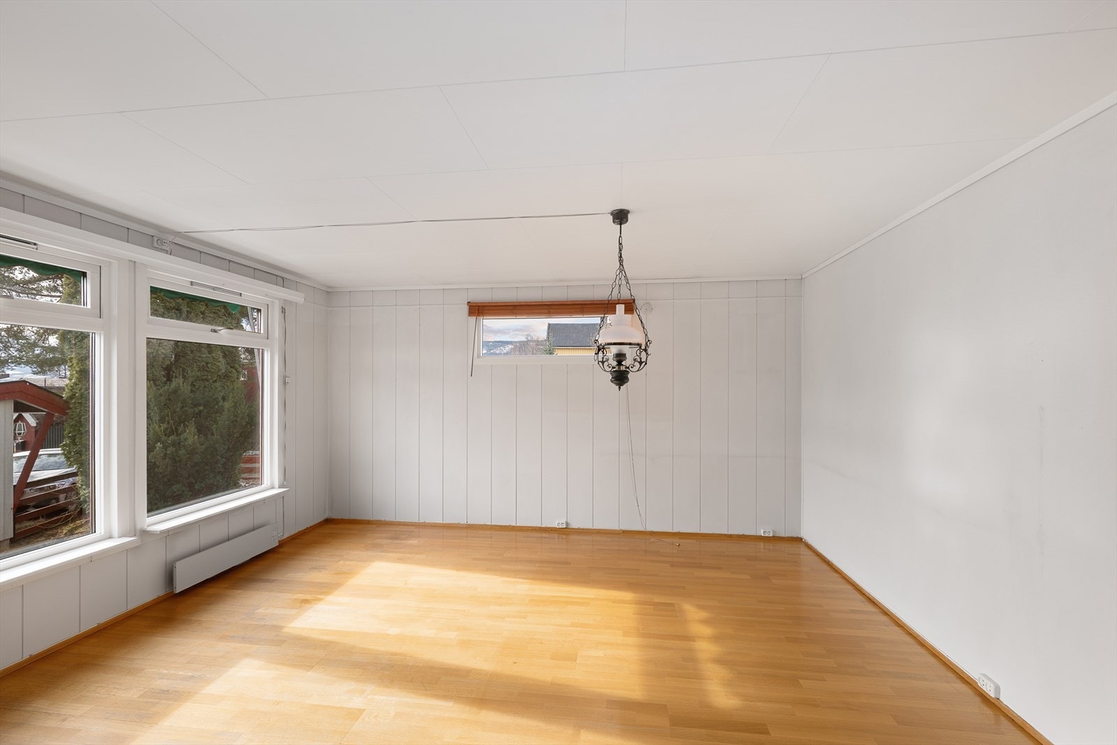 Den innerste stuen har parkettgulv og vinduer med 2-lags glass fra 2009. Galleribilde
