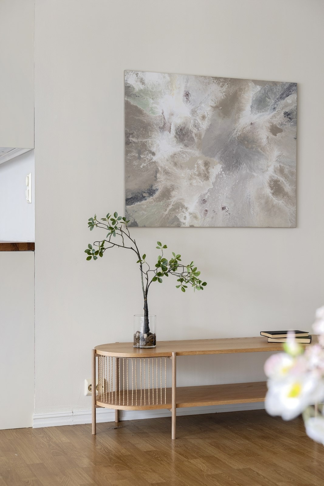 Gjennomgående bruk av lyse og nøytrale farger gir et godt grunnlag for innredning. Galleribilde