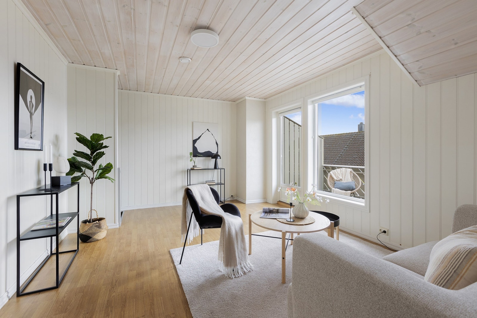 Fra loftstuen er det utgang til en sydvest-vendt veranda på 8 m². Galleribilde