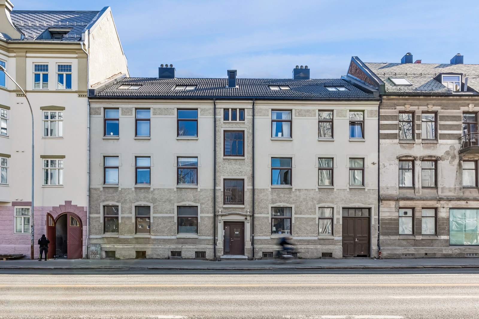 Flott og praktisk 3-roms leilighet i klassisk bygård. Nærhet til NTNU Gløshaugen, og St Olavs. Galleribilde
