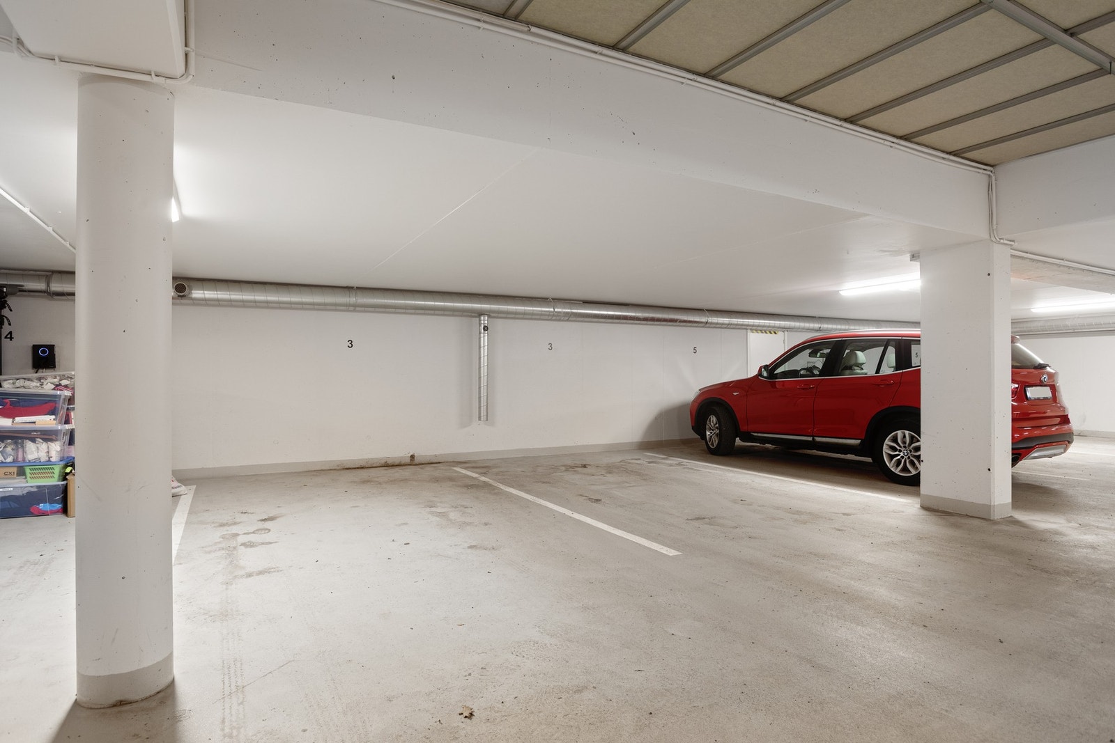 Felles underjordisk garasjeanlegg hvor to plasser er tilknyttet denne leiligheten Galleribilde
