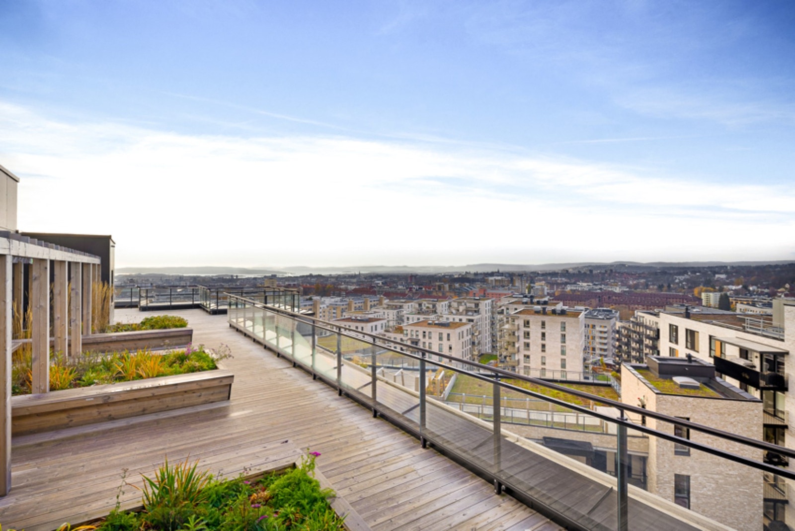 Sameiet har en felles takterrasse med flotte solforhold og spektakulær utsikt. Galleribilde