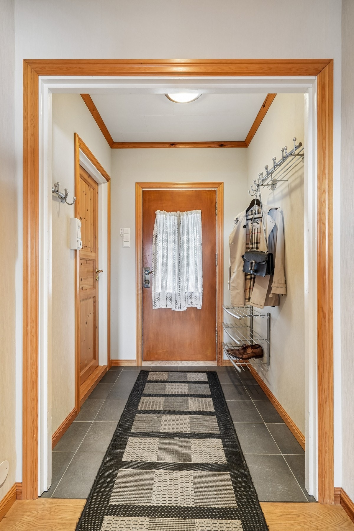 Velkommen inn - entré i hovedetasje. Galleribilde