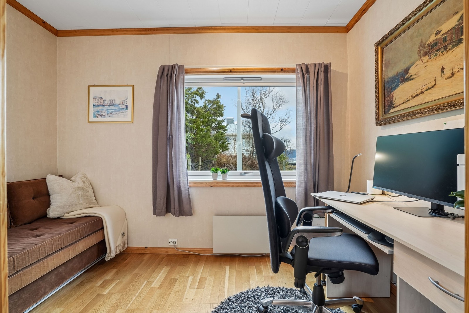 Soverom nr. 4 er per i dag brukt som kontor. Galleribilde