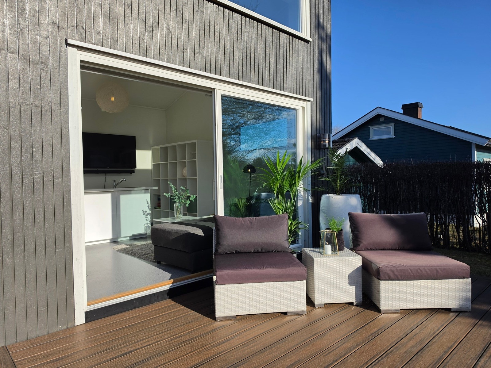 Med tilhørende terrasse legger annekset til rette for gode bruksmuligheter. Galleribilde