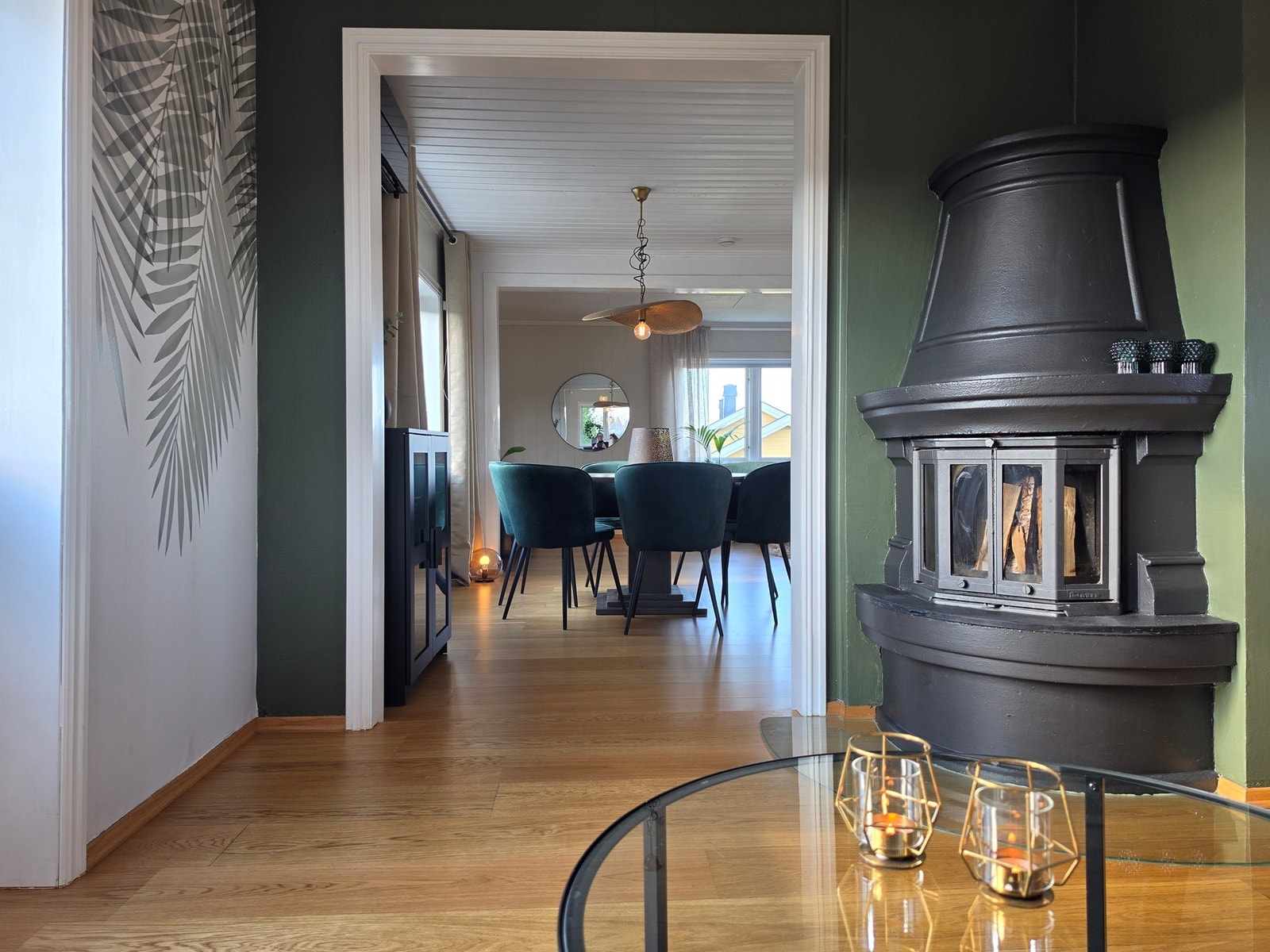 En hjørnepeis sørger for ekstra varme og hygge på kjøligere dager. Galleribilde