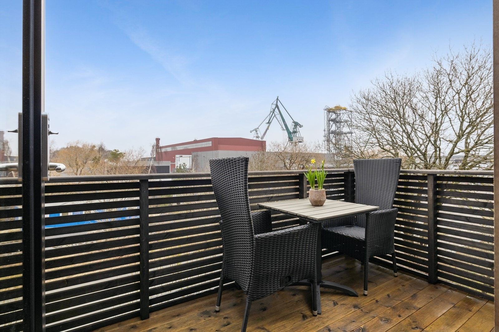 Terrassen på 5 m² med utgang fra hovedsoverommet. Galleribilde
