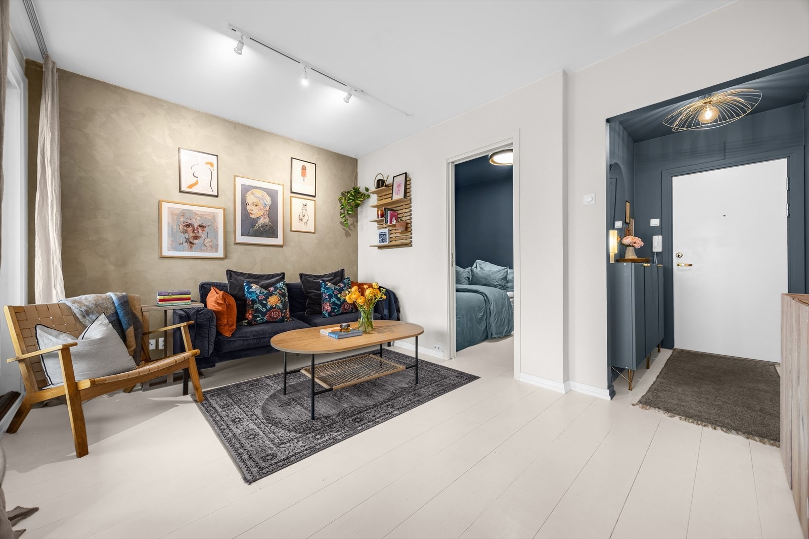Leiligheten ligger i en bygning med heis, og både fyring og varmtvann er inkludert i felleskostnadene. Galleribilde
