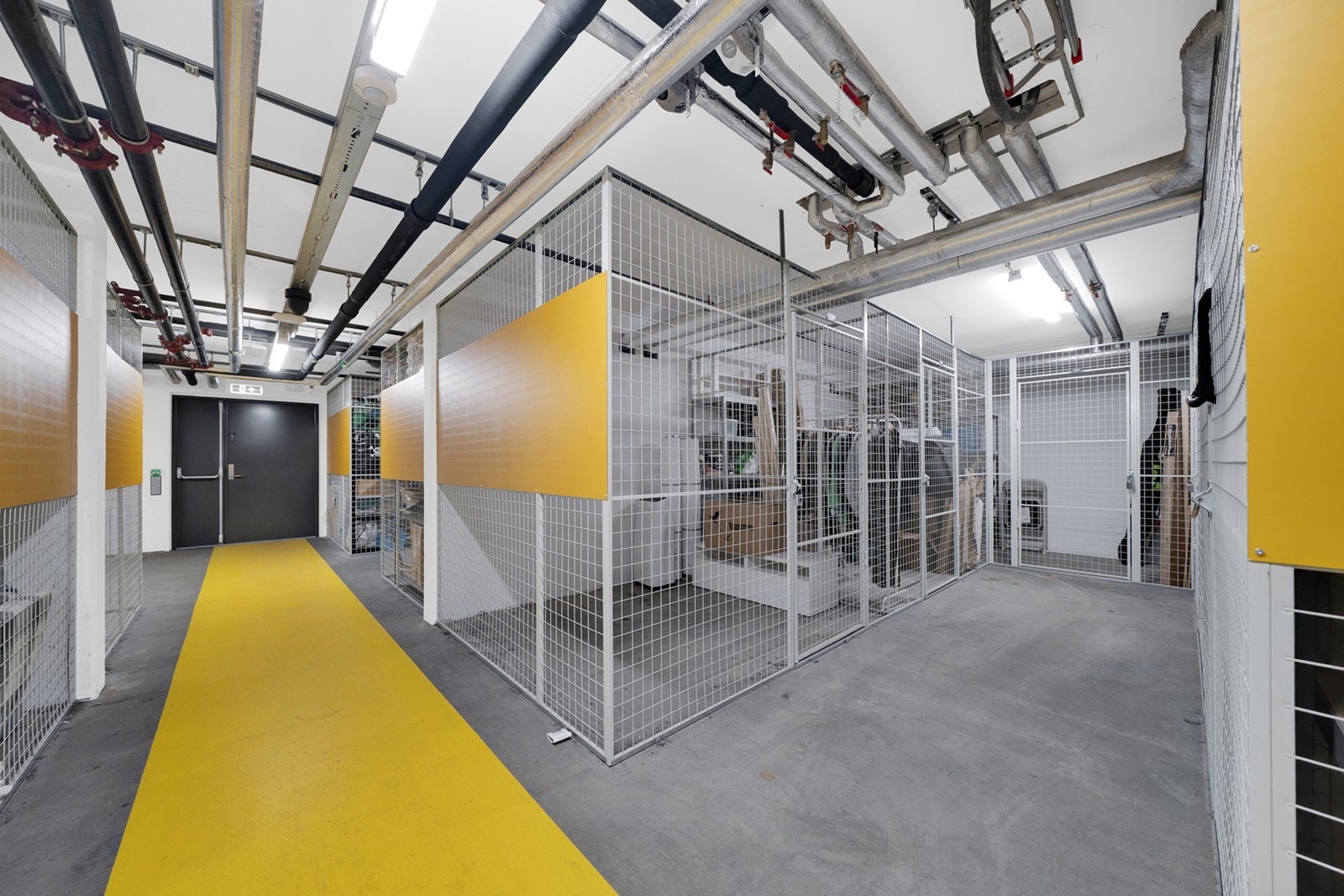Stor bod på 5 m² i kjeller Galleribilde
