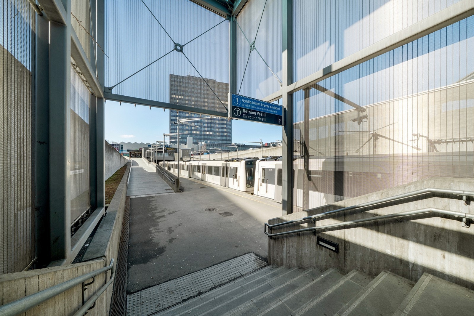 Økern t-bane ligger en kort spasertur unna Galleribilde
