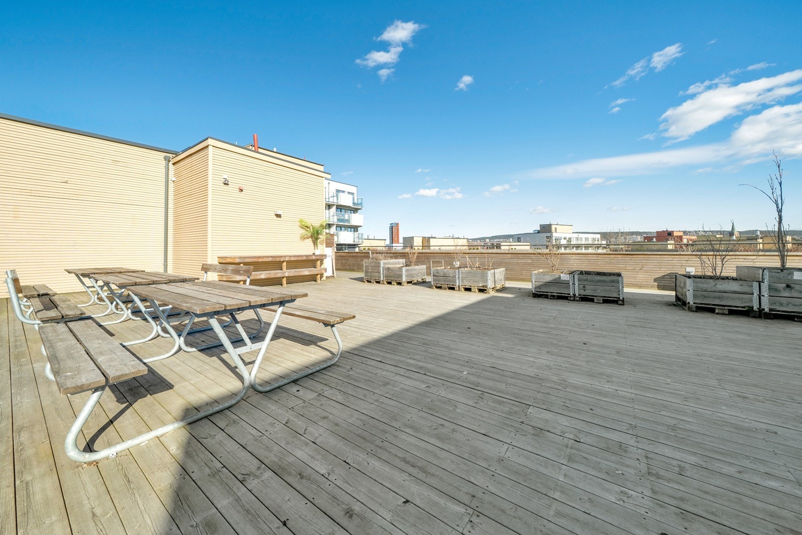 Herlig felles takterrasse med gode solforhold. Deler av takterrassen kan reserveres ved behov for 50 kr. per time Galleribilde