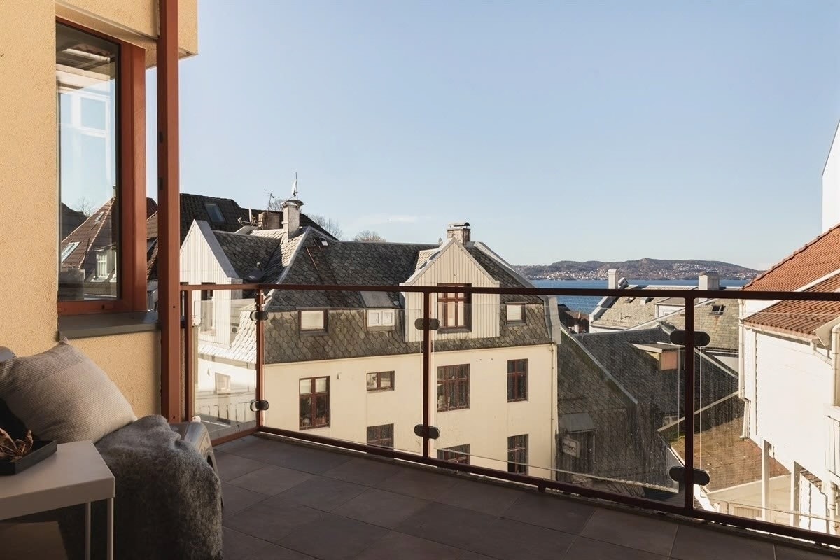 Bilde fra Finn-annonse. Balkong på vel 6.kvm. Galleribilde