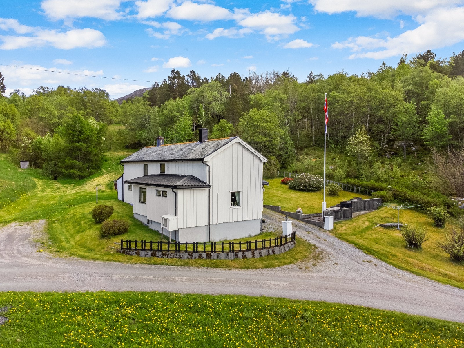 Dette er et attraktivt område for deg som ønsker å bo eller feriere landlig, med gode muligheter for friluftsliv, båtliv og naturopplevelser året rundt Galleribilde