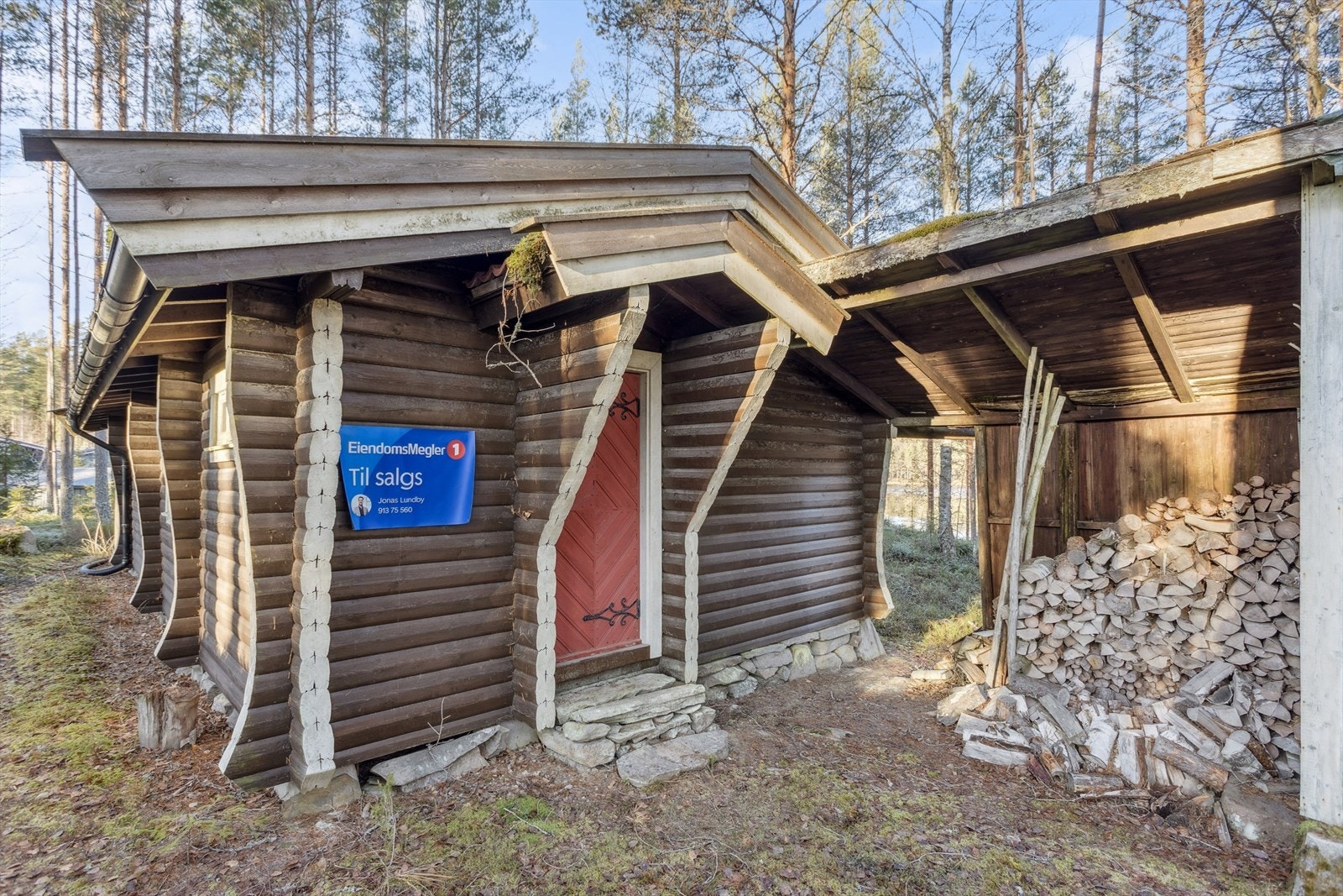 Man ønskes velkommen fra et hyggelig inngangsparti. Galleribilde