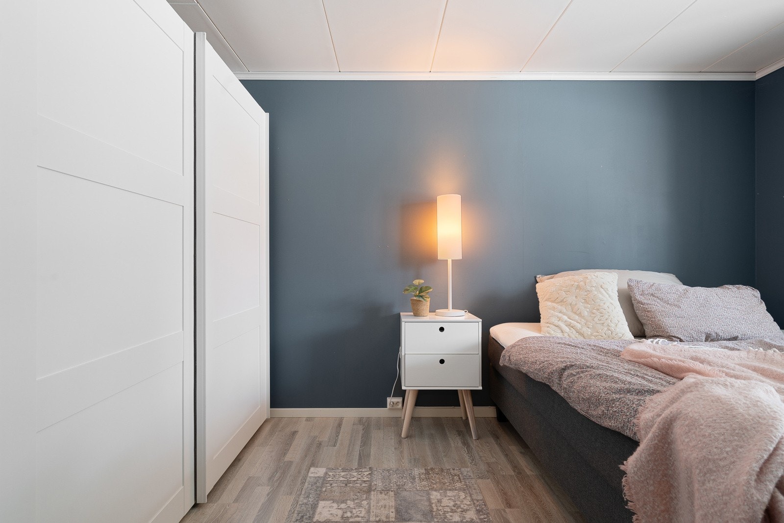 Soverom 3 med skyvedørsgarderobe