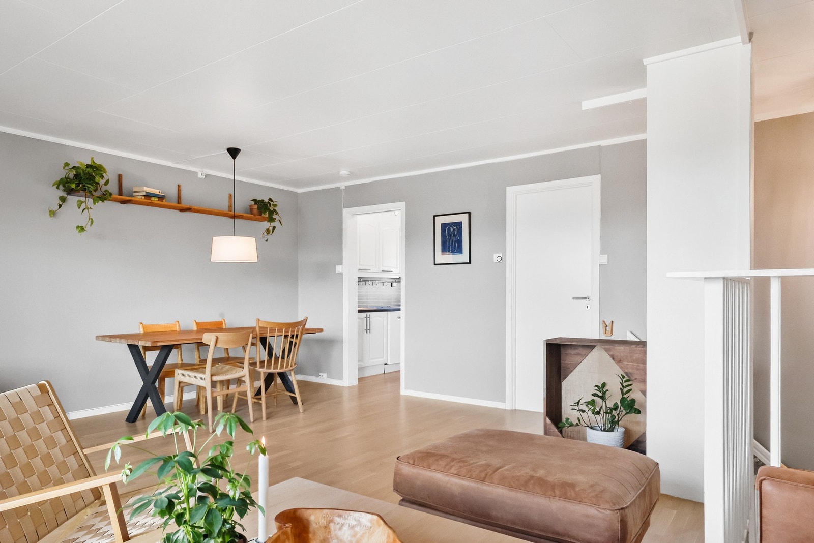 Det er god plass til et spisebord med tilhørende stoler. Galleribilde