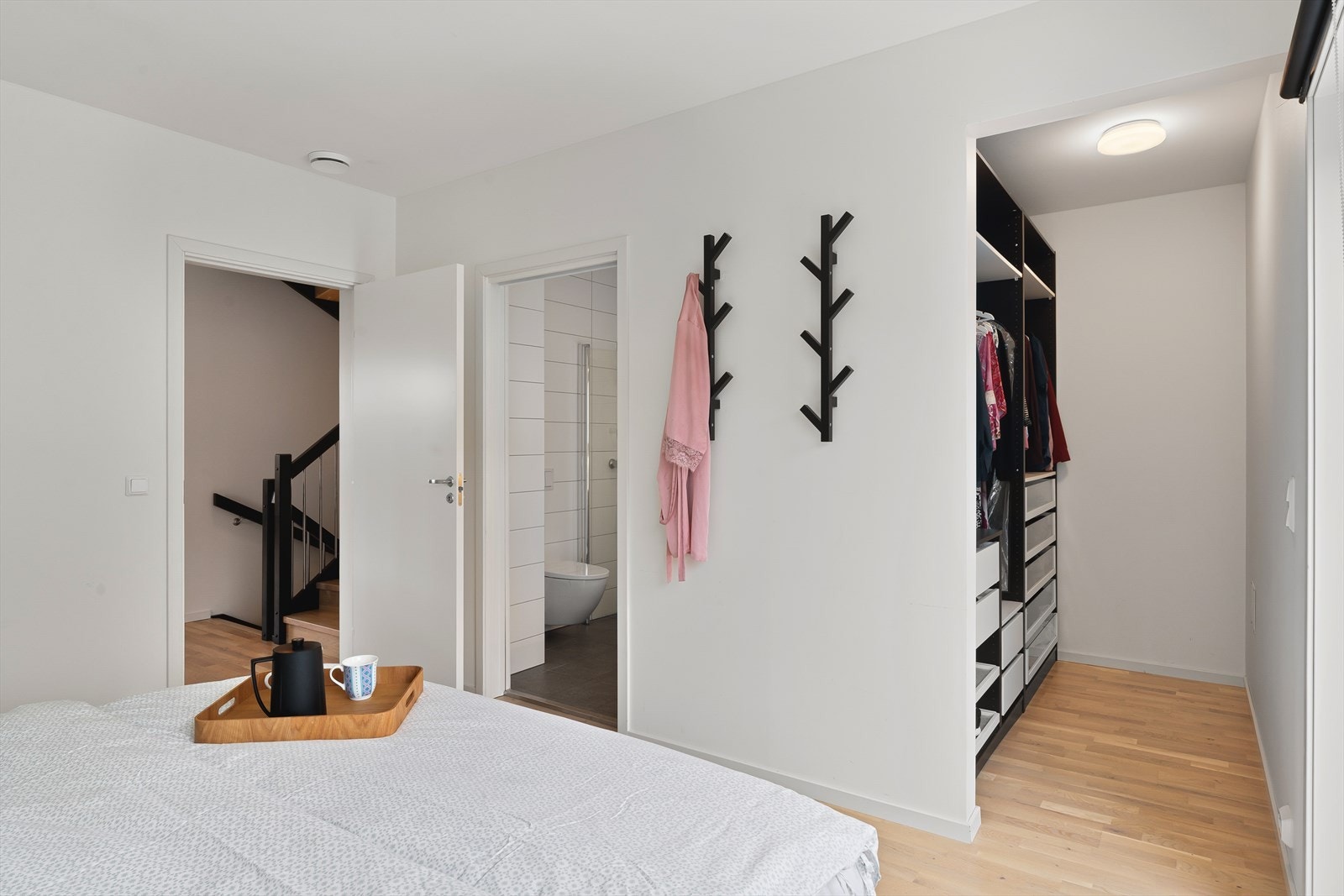 Garderobe. Galleribilde