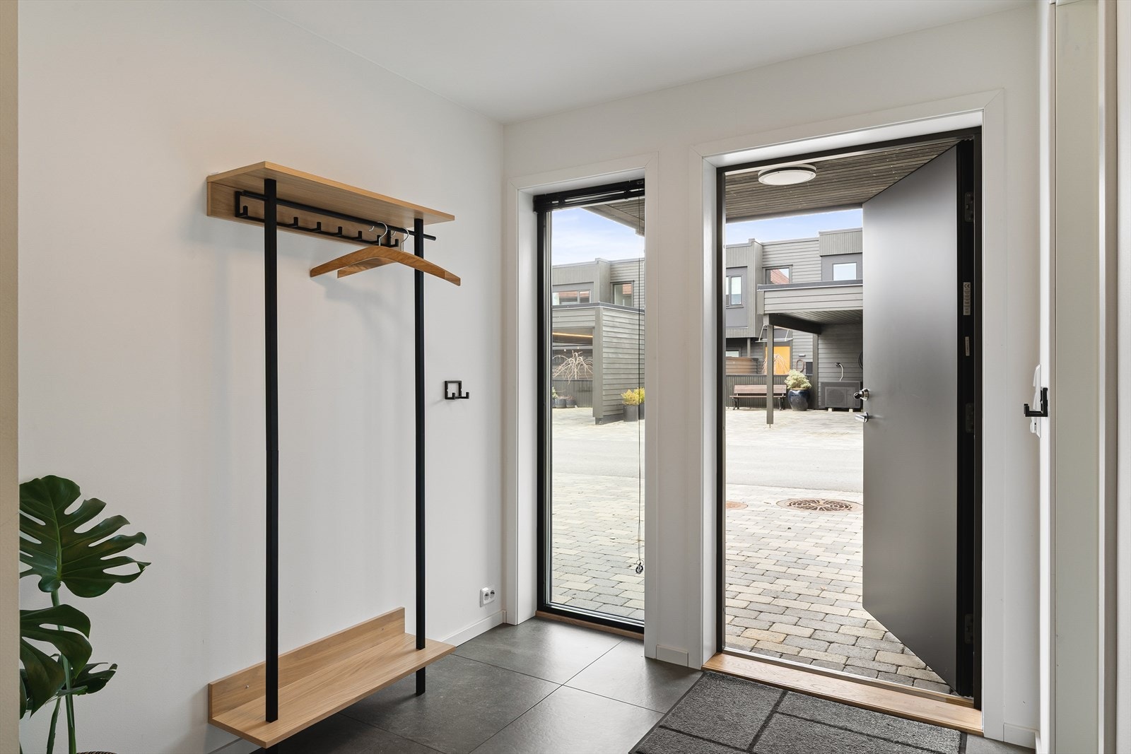 Flislagt entré Galleribilde
