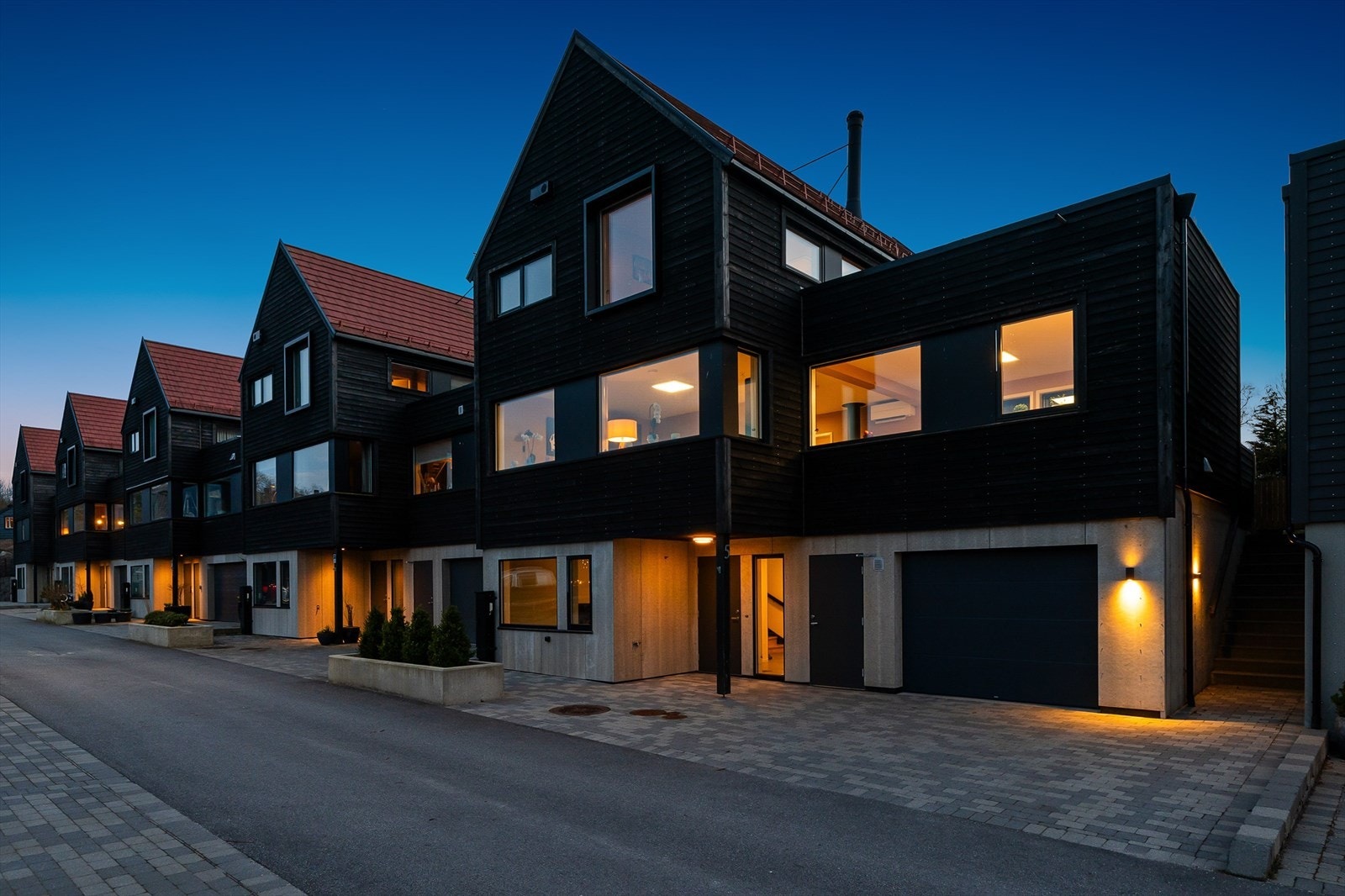 Velkommen til Bjørnøyvegen 5! Presentert av Kristoffer Kverme i EiendomsMegler 1. Foto: Eivind Dirdal. Galleribilde