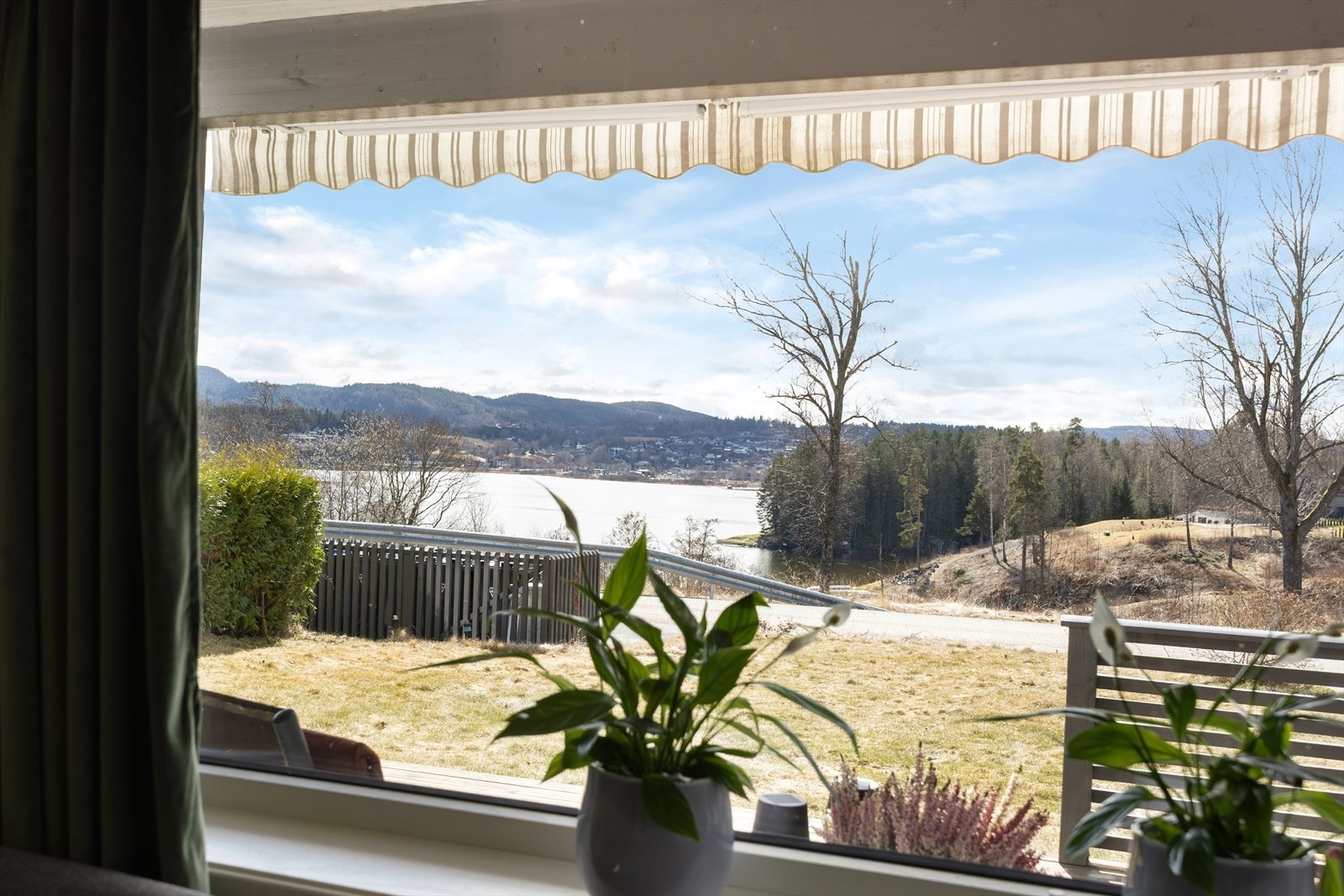 Utsikt fra stuen. Galleribilde