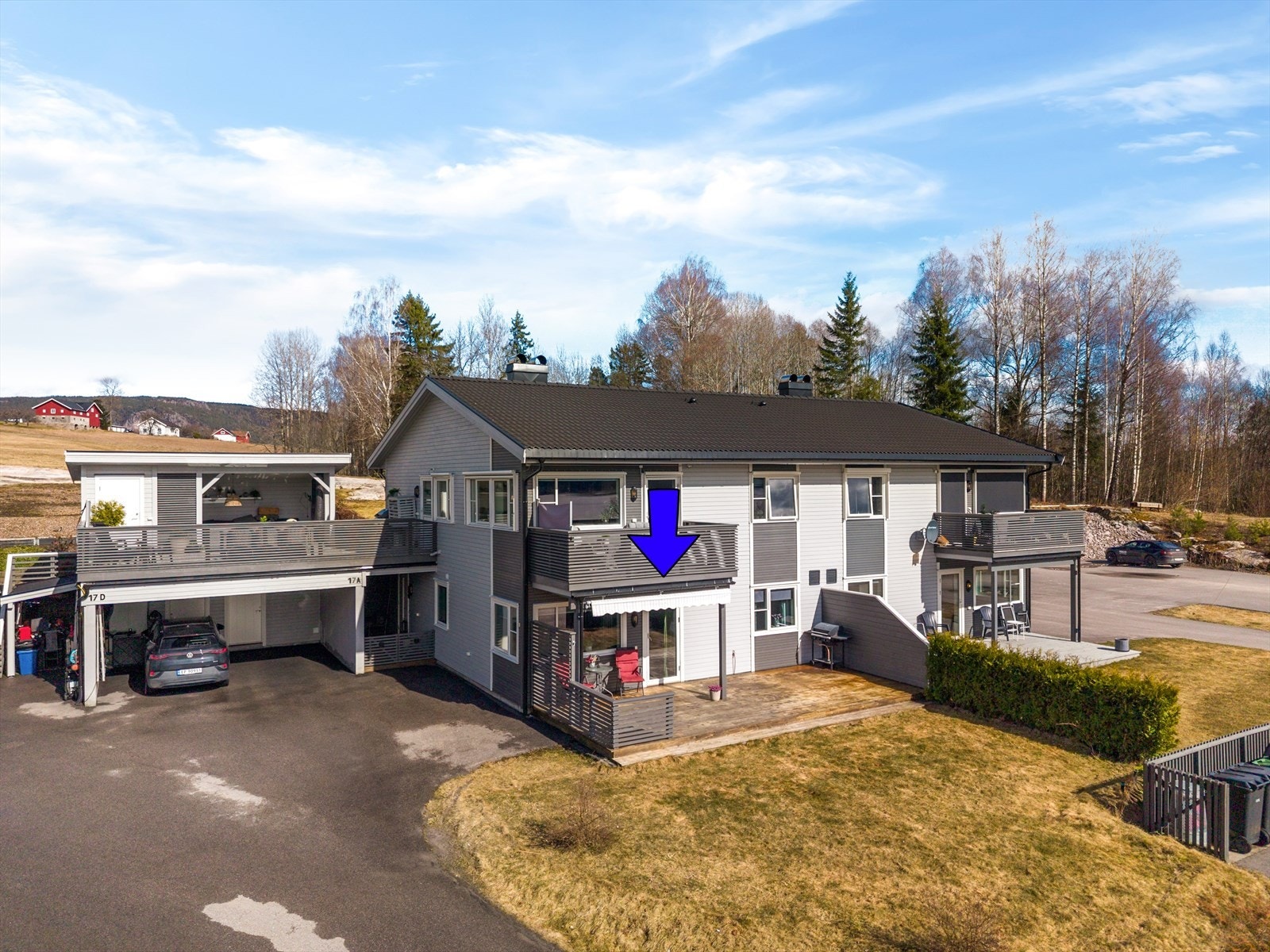 Leiligheten har en fin beliggenhet i underetasjen med hyggelig og solrikt uteområdet. Galleribilde