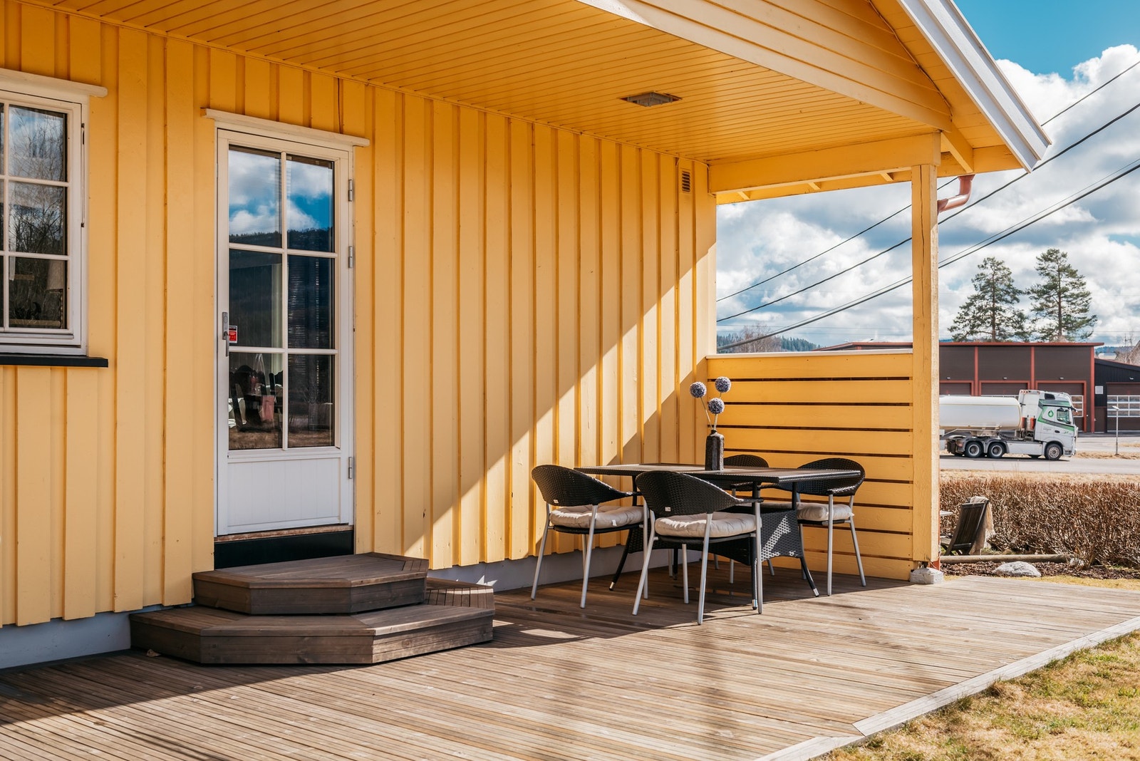 Uteplass med utgang fra stue Galleribilde