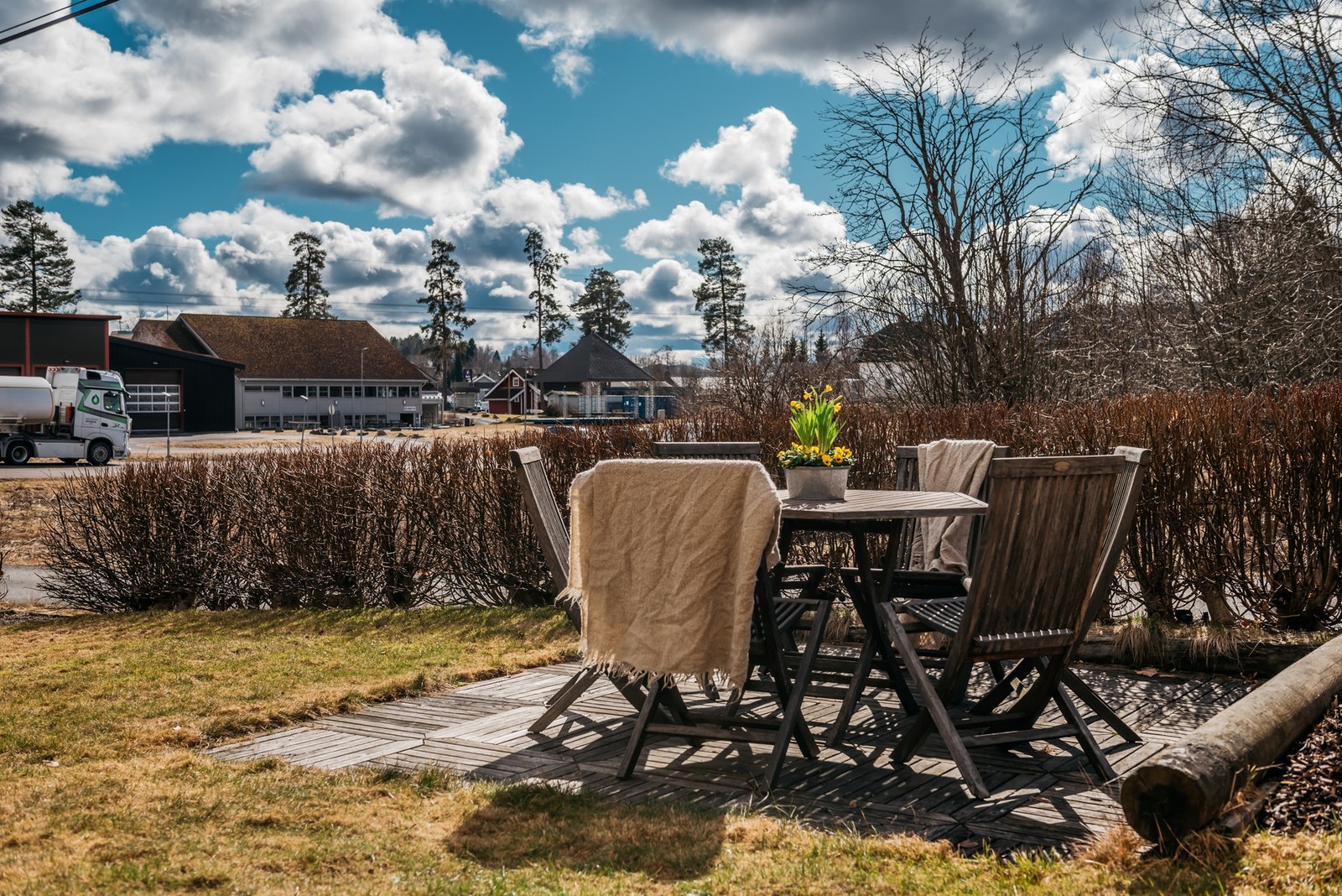 En herlig familiebolig på stor tomt med god boltreplass. Galleribilde
