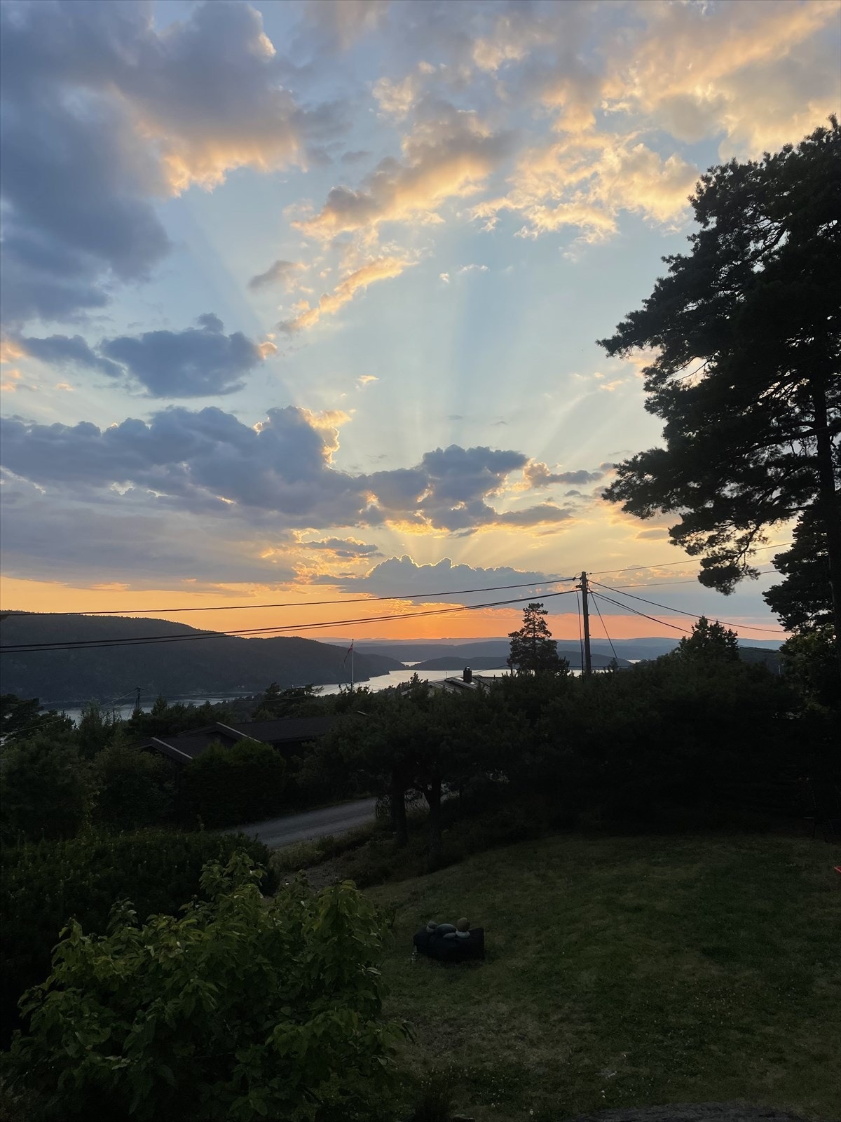 Privat foto. Nydelig utsikt på en sen sommerkveld. Galleribilde