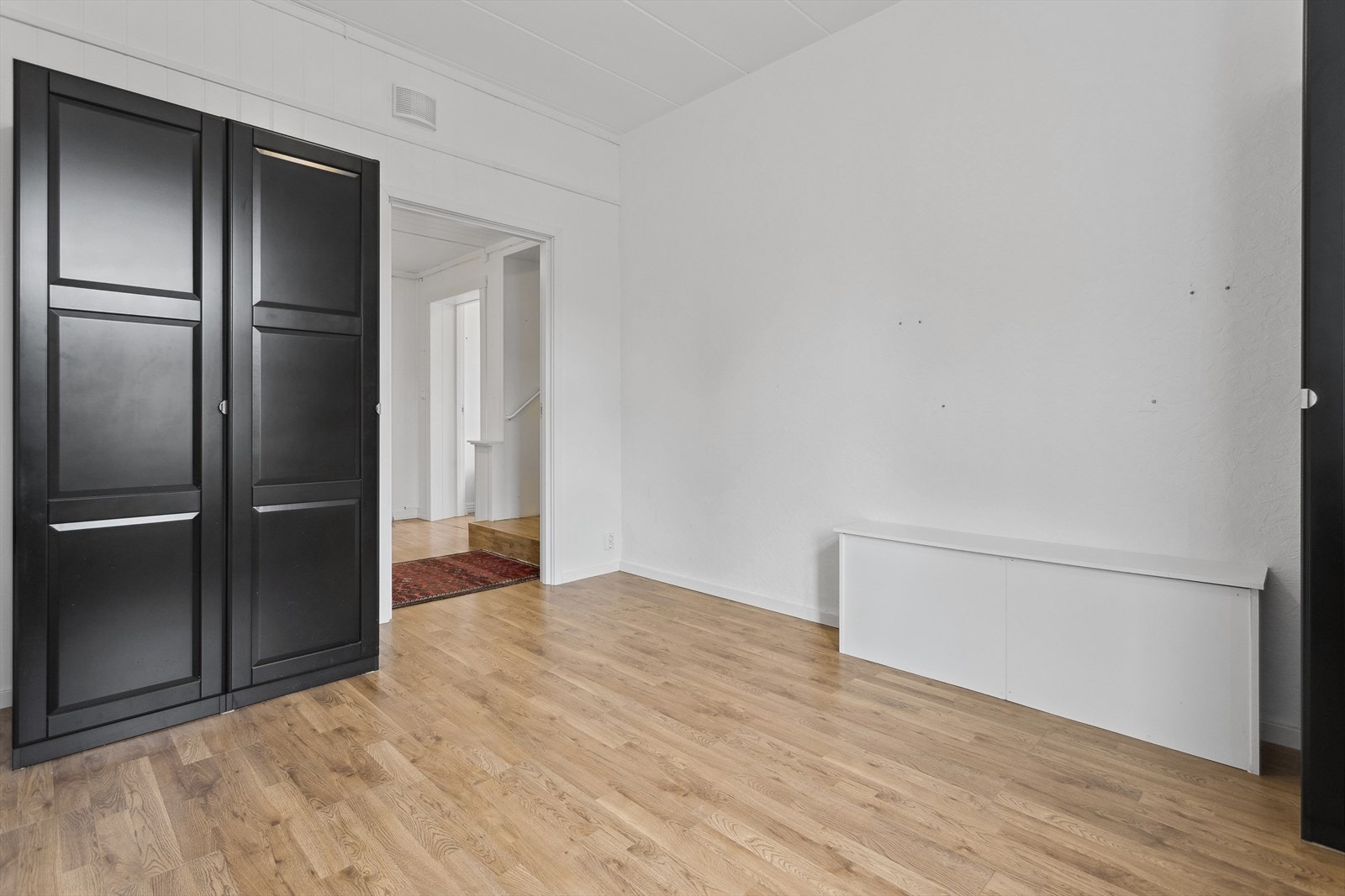 Garderobeskap på soverommet. Galleribilde