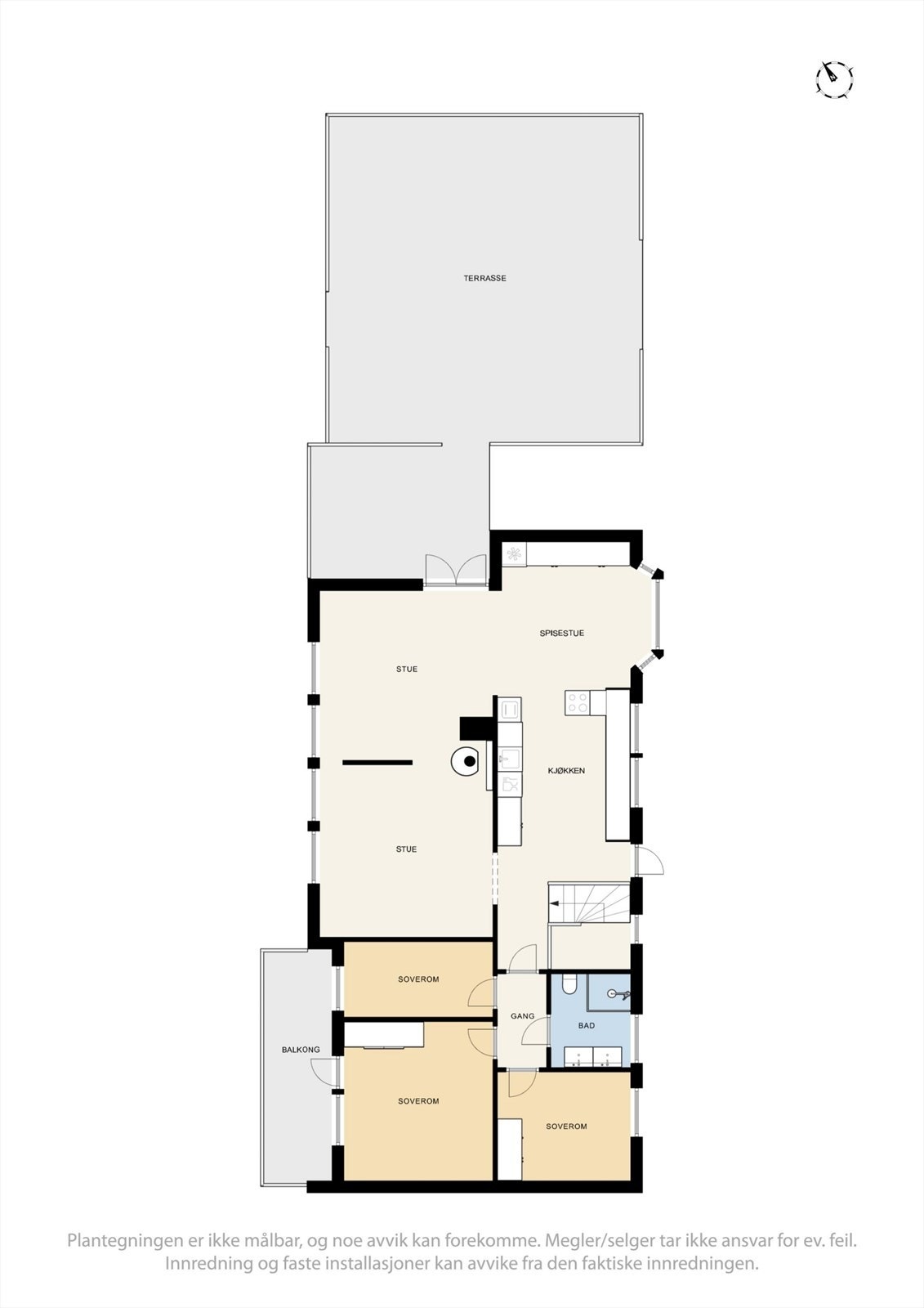 Hovedetasjen på 109 m² samler stue, kjøkken, tre soverom og bad på ett praktisk plan. Galleribilde
