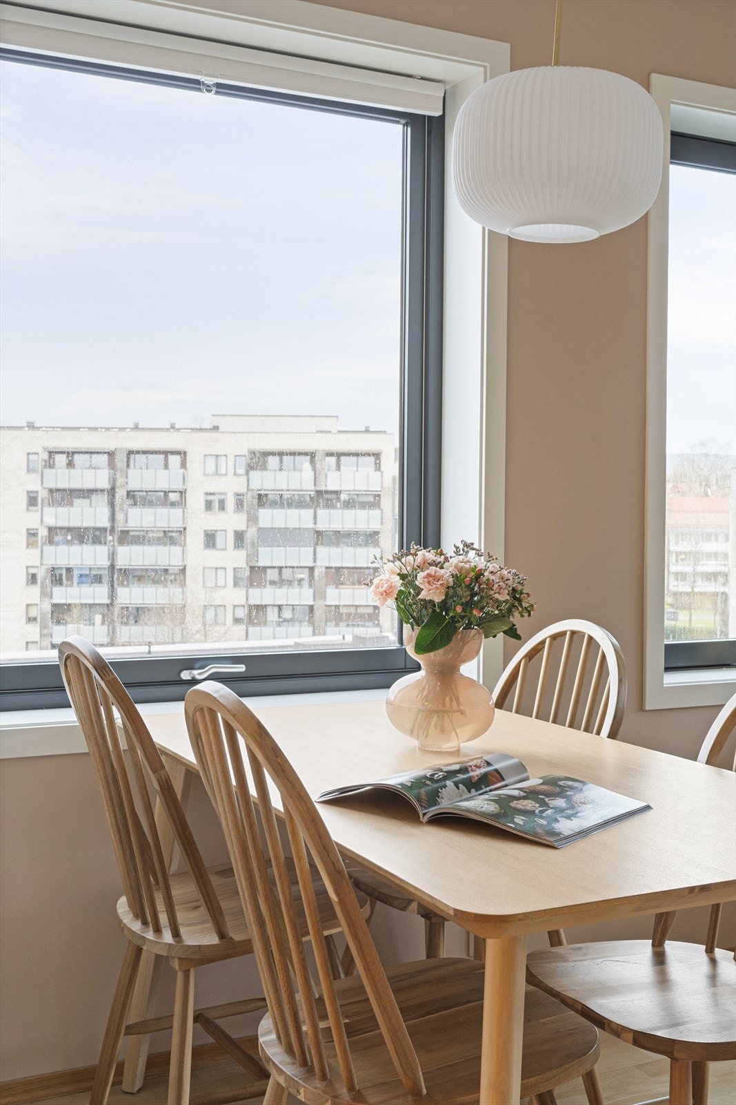 Det er god plass til spisebord. Galleribilde