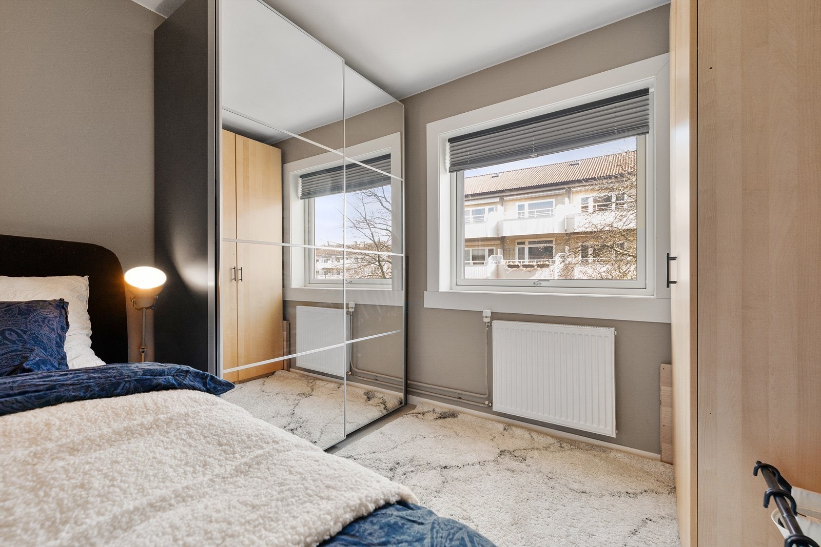 Det er også god plass til garderobeskap. Galleribilde