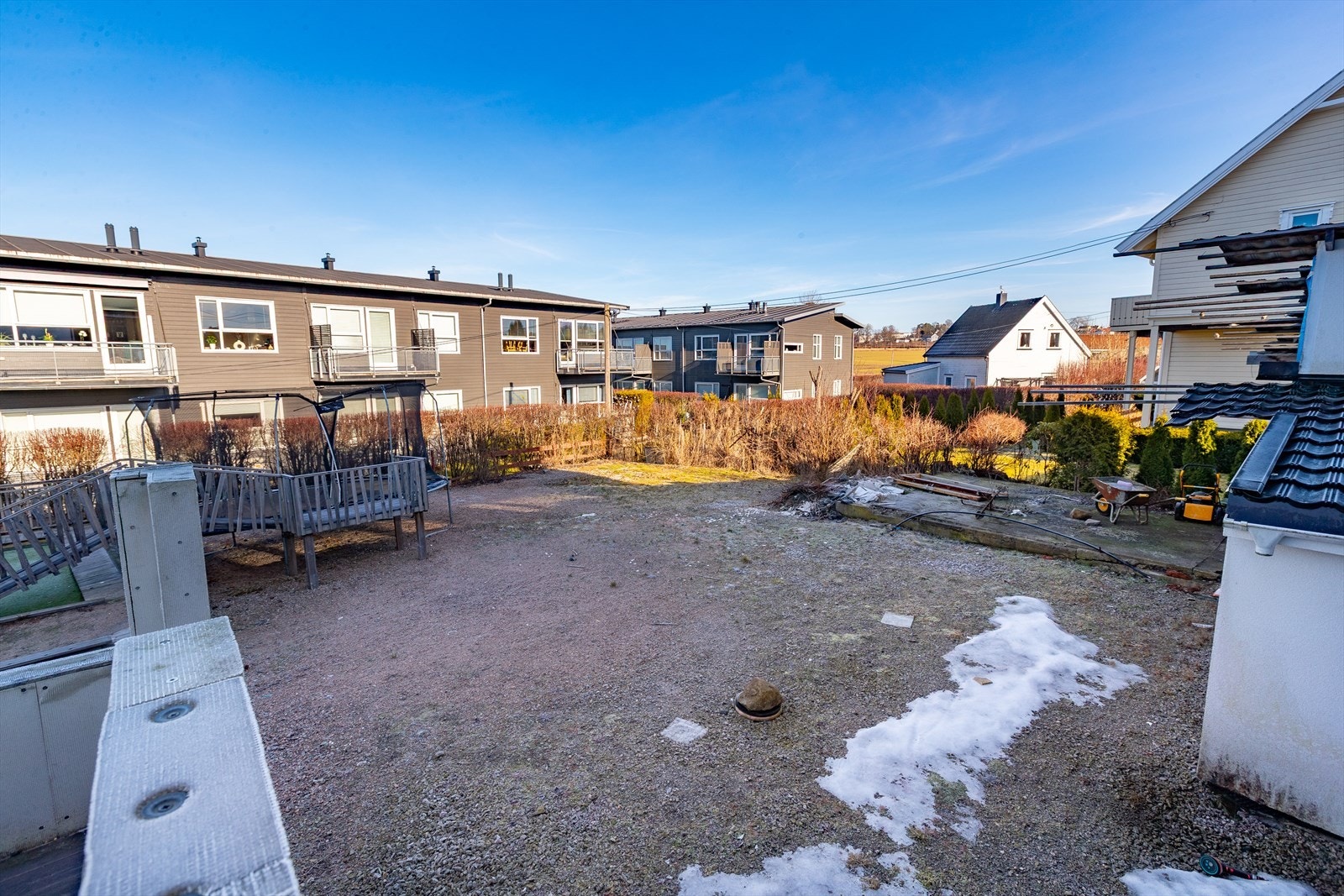 Tomten har romslige arealer med plass til opparbeiding. Galleribilde