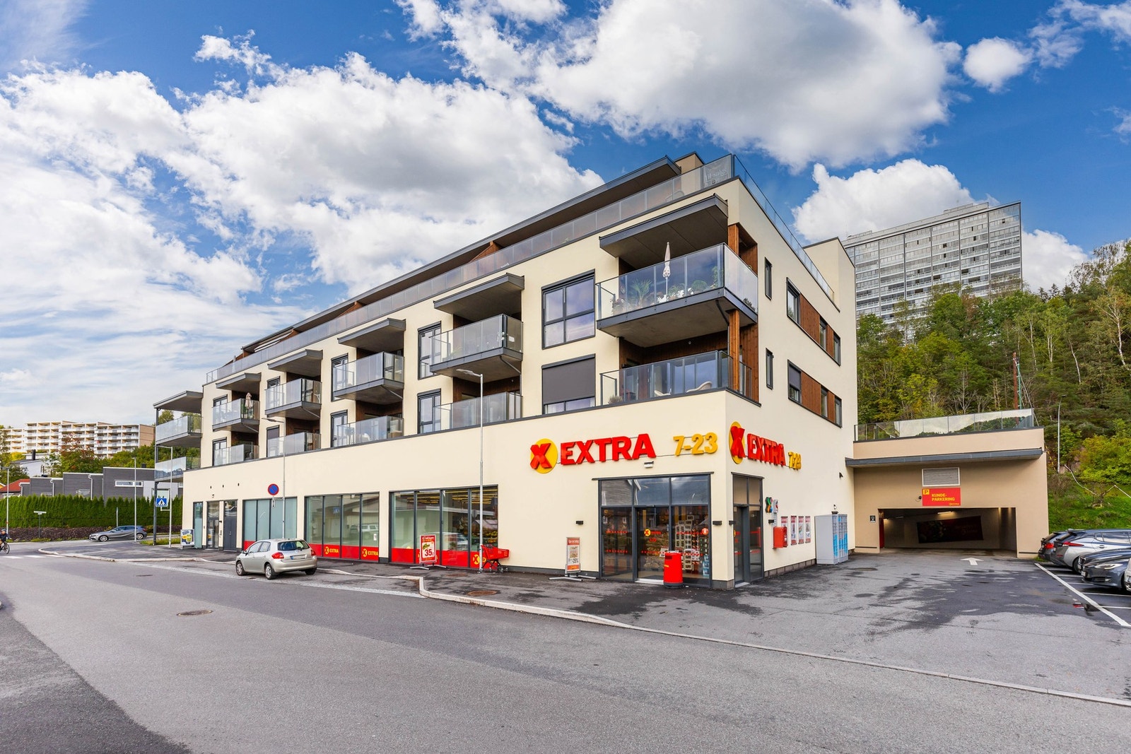 Extra Åssiden ligger ca. 800 meter fra boligen. Galleribilde