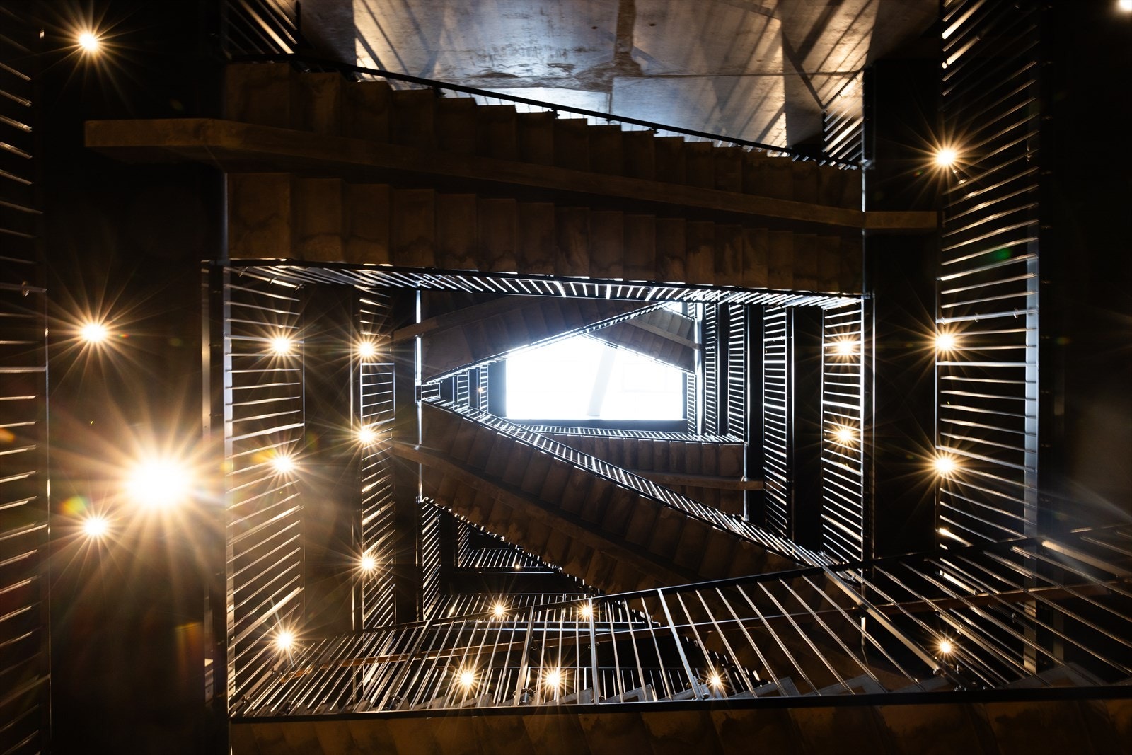 Vannkunstens unike design og arkitektur kommer til syne også innvendig. Galleribilde