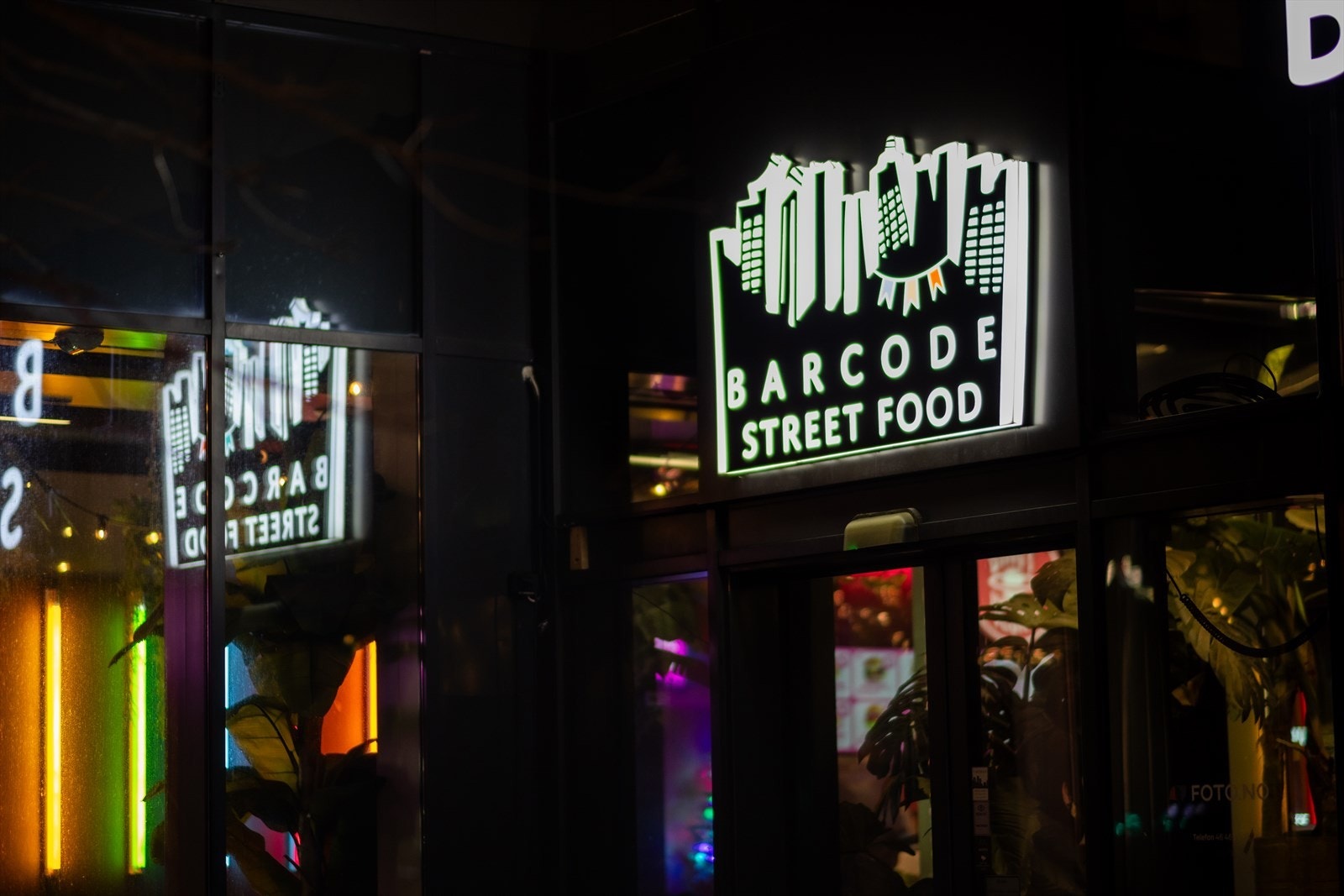 Barcode med sitt brede tilbud av restauranter og servicetilbud, inkludert Barcode Street Food, ligger kun tre minutter unna. Galleribilde