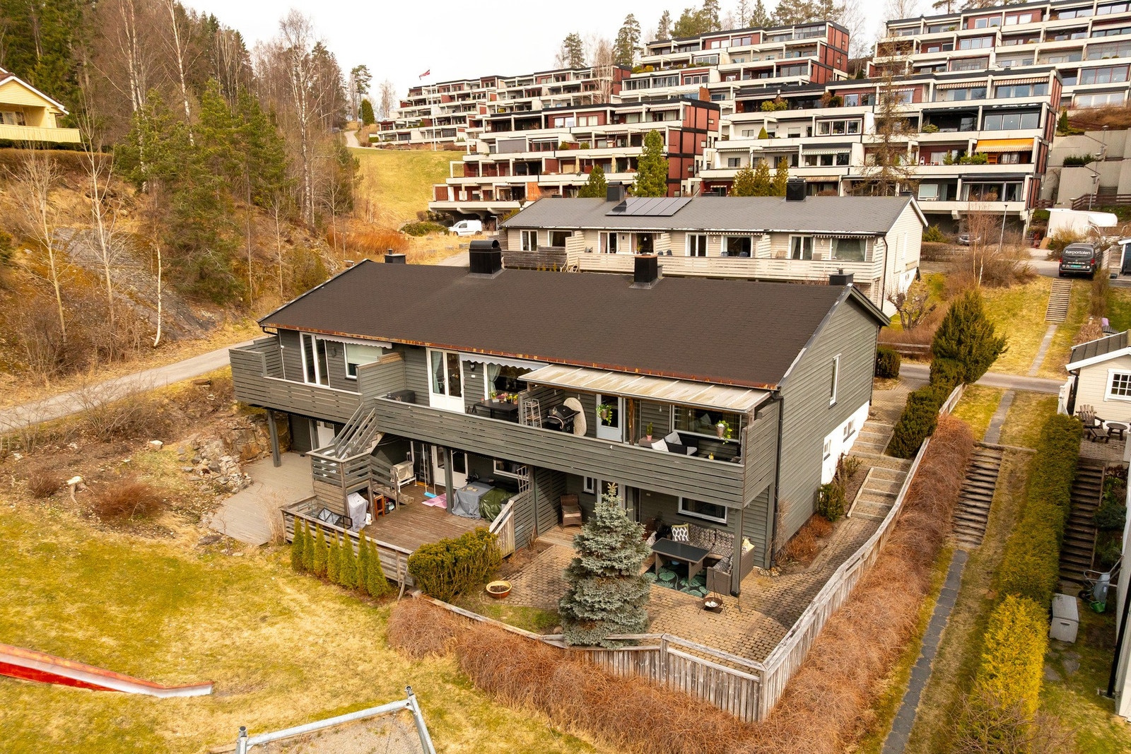 Gode solforhold kan nytes til det fulle på fine, sydvestvendte uteplasser. Galleribilde