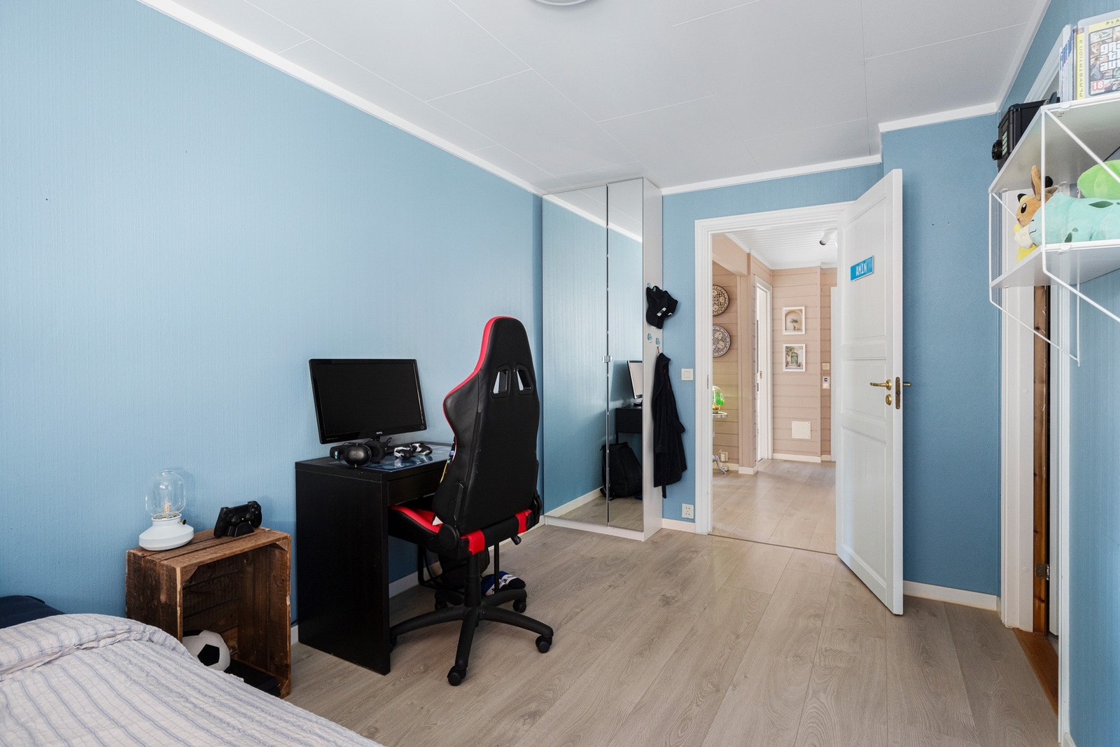 Fra soverom nr. 3 er det tilgang til bod/teknisk rom. Galleribilde