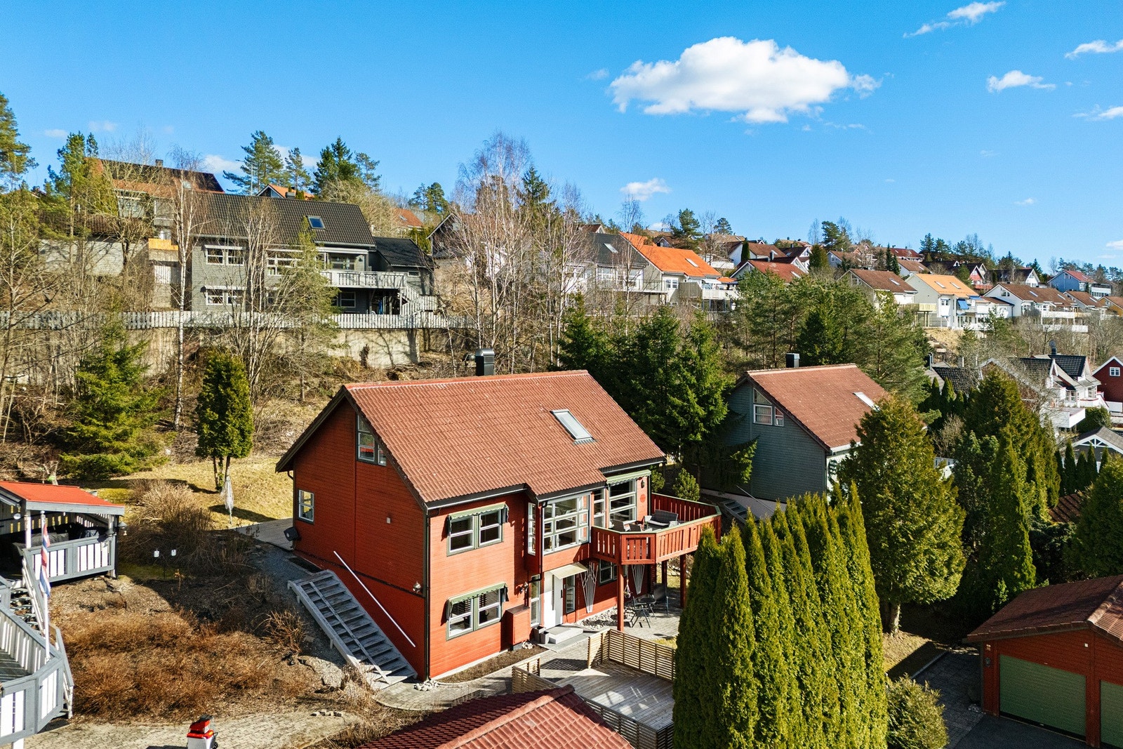 Her får du en flott bolig med god plass og utleiemuligheter. Galleribilde