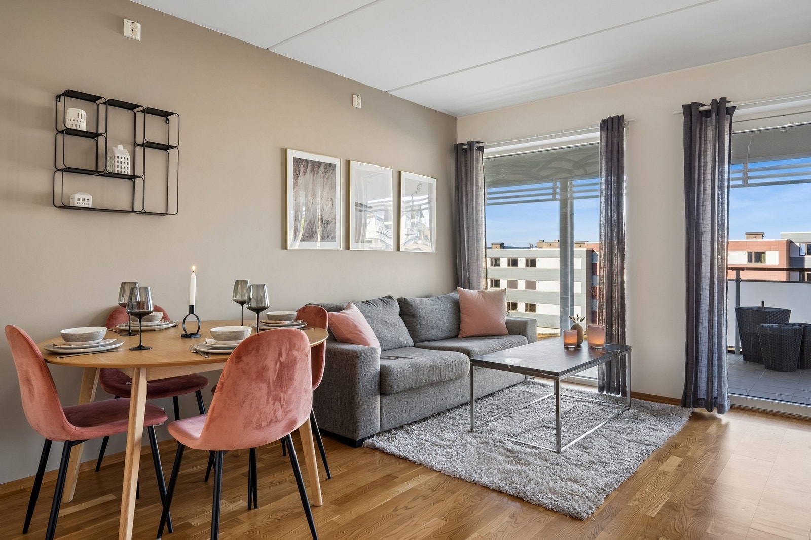 Kenneth Røvik ved EIE eiendomsmegling har gleden av å presentere Heggdalsringen 59! Foto: Matthias Herzog Galleribilde