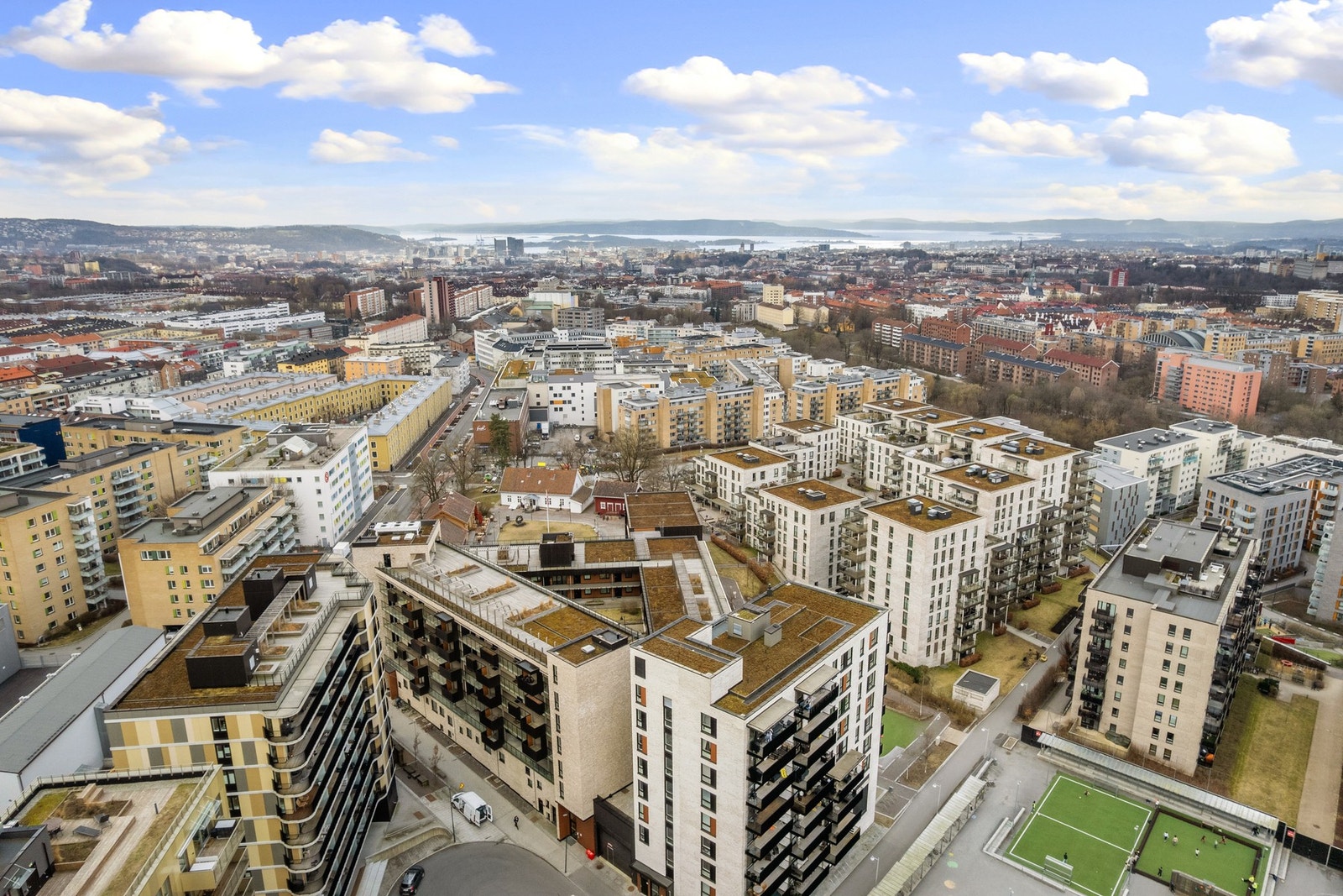 Nydalen og nærområdet har de siste årene vært igjennom en totalforvandling fra å være et område med industri til å bli et urbant, levende, barnevennlig og meget moderne bydelssenter. Galleribilde