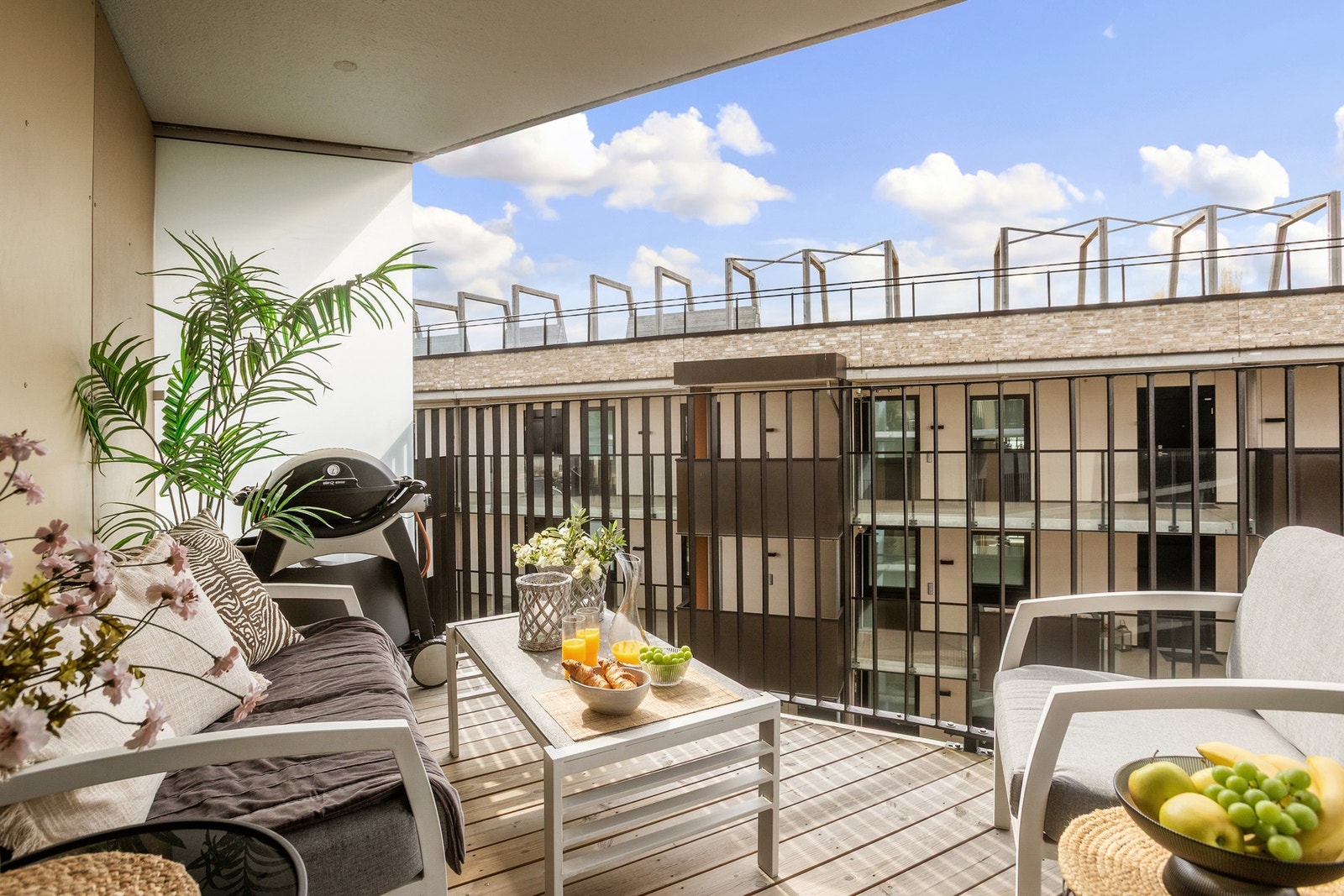 Her er det god plass til å innrede med sittegruppe og grill. Galleribilde