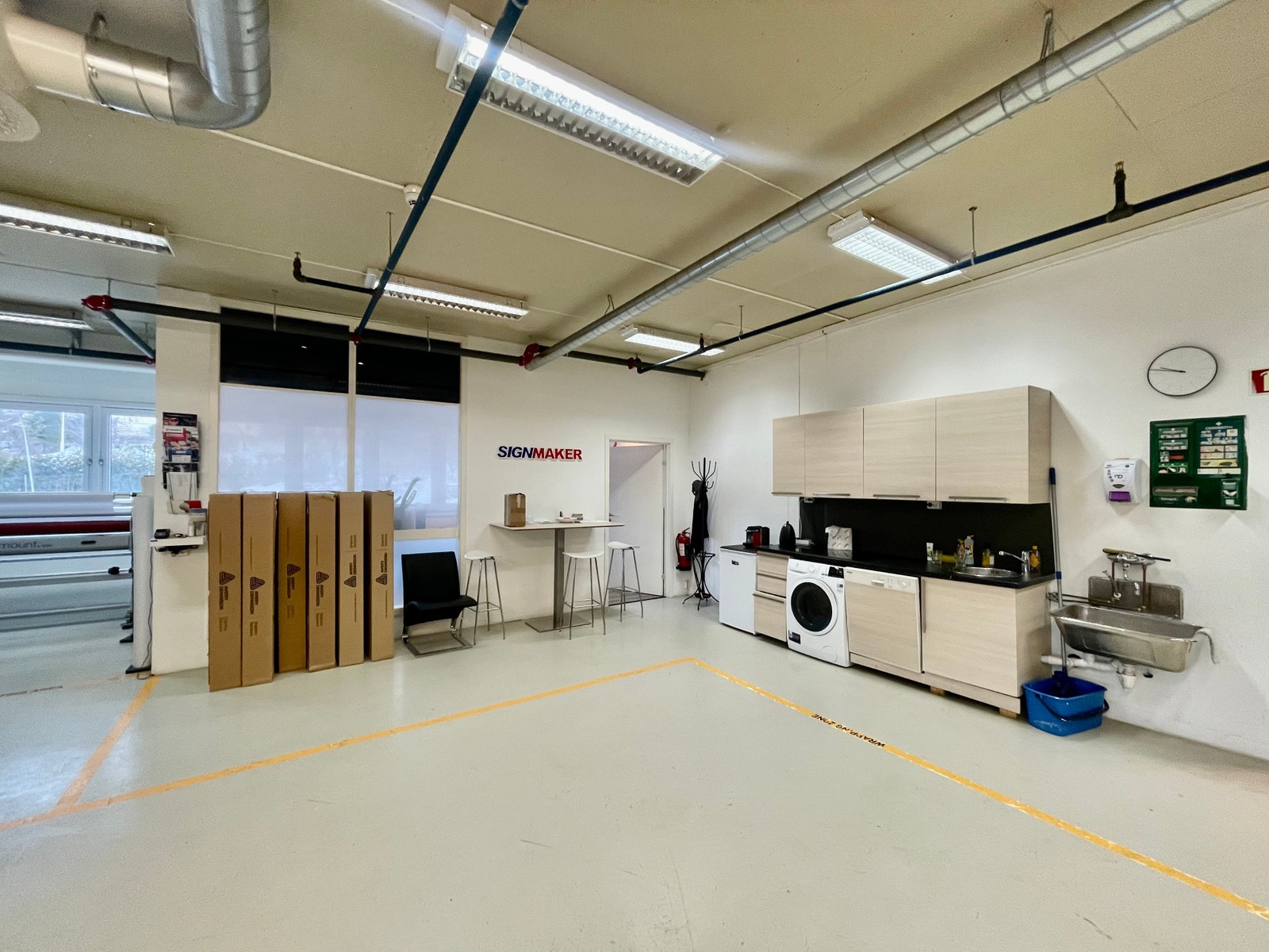 Mot kontor og mini-kjøkken Galleribilde