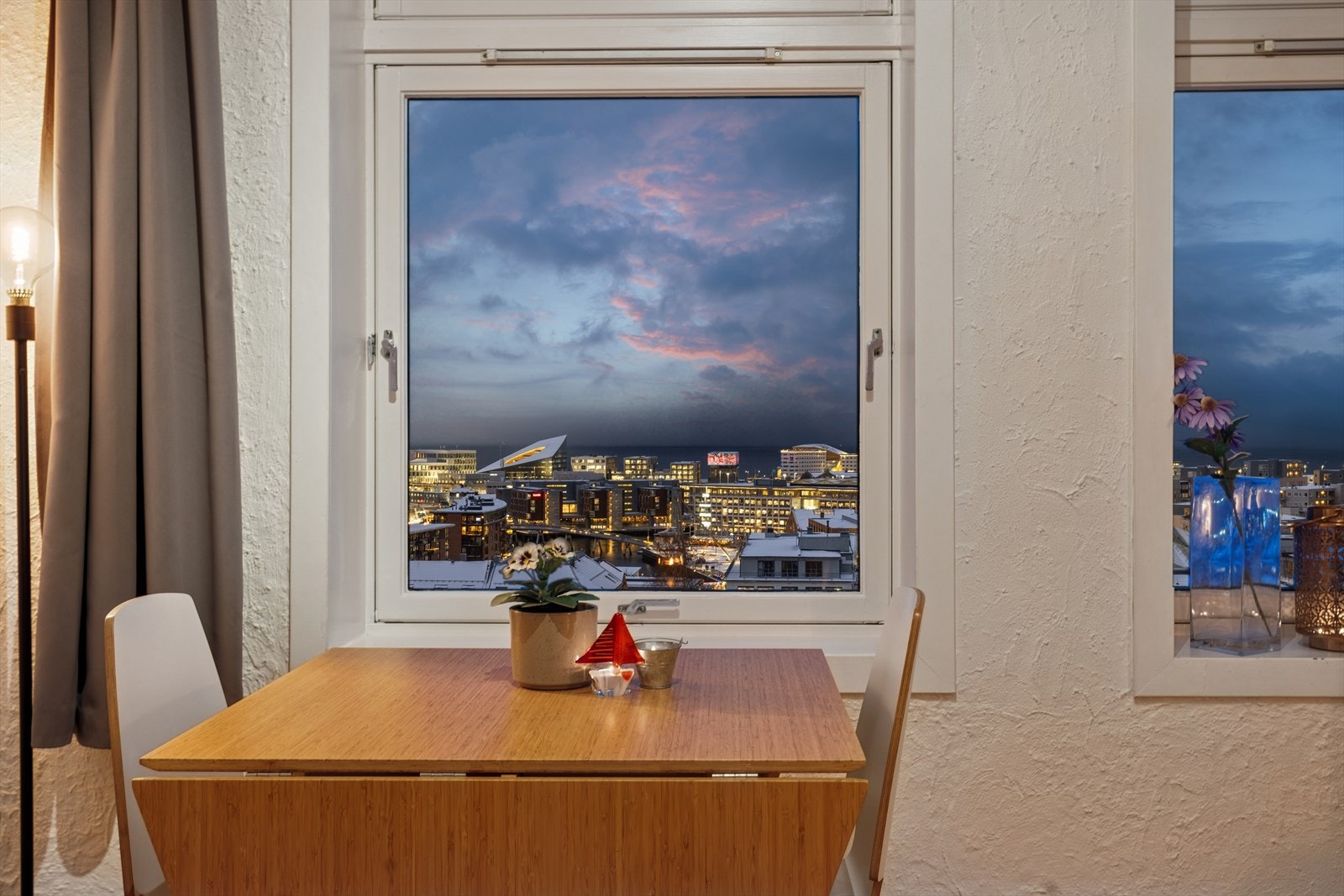 Stuedel med god plass til spisebord. Galleribilde