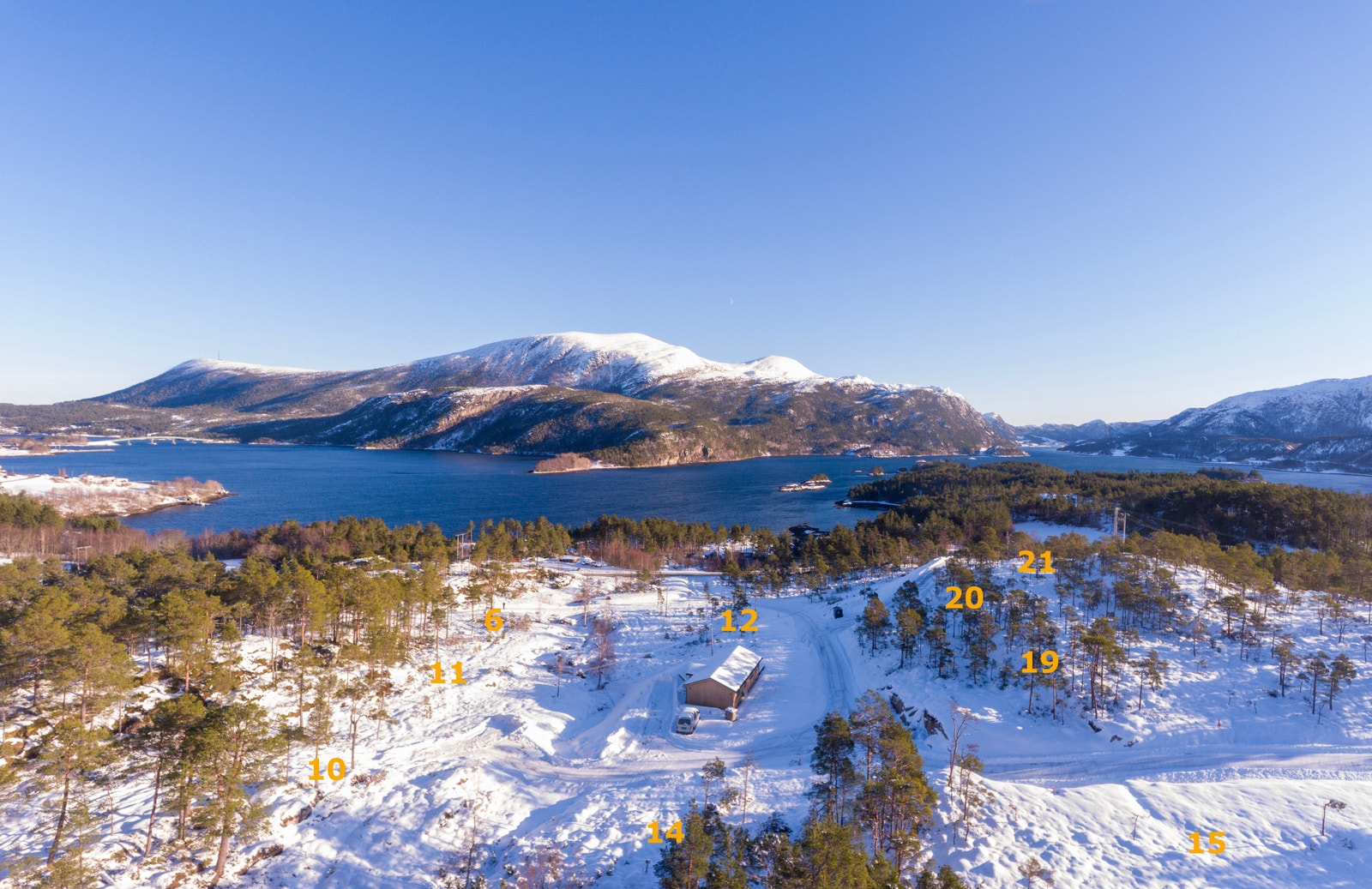 Området ligger vakkert og solrikt til på Skarsøya i Aure kommune Galleribilde