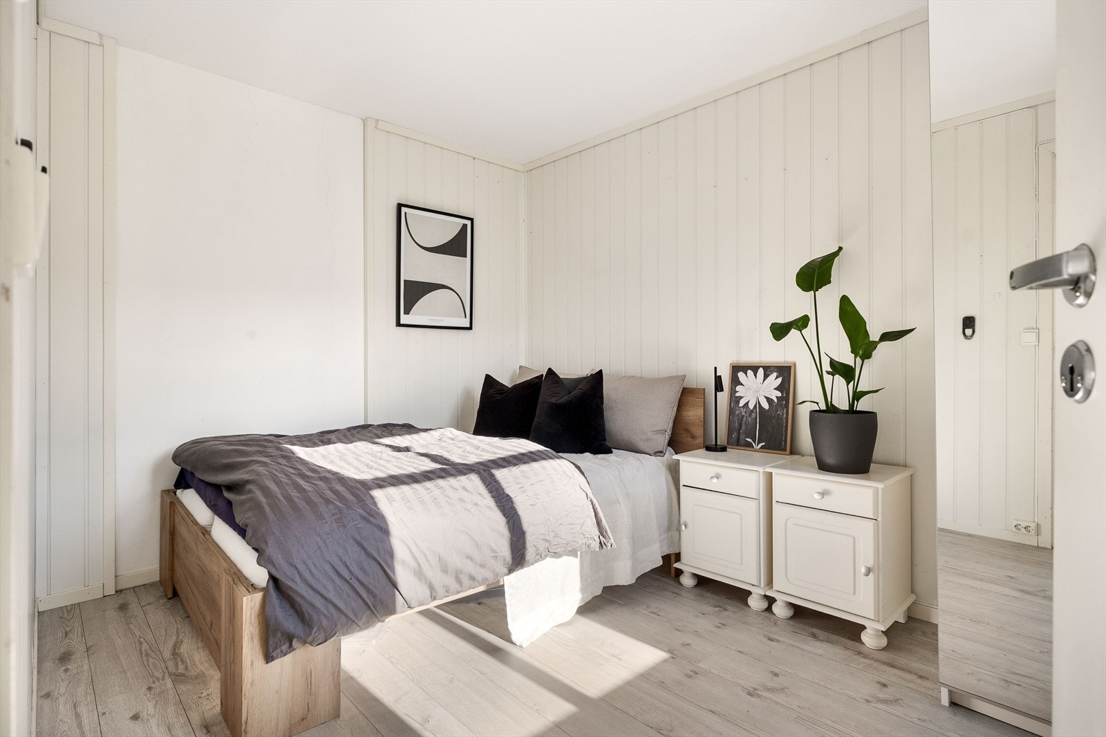 Det gjøres oppmerksom på at leilighet 1 er byggemeldt som næringslokale. Se salgsoppgaven for nærmere informasjon. Galleribilde